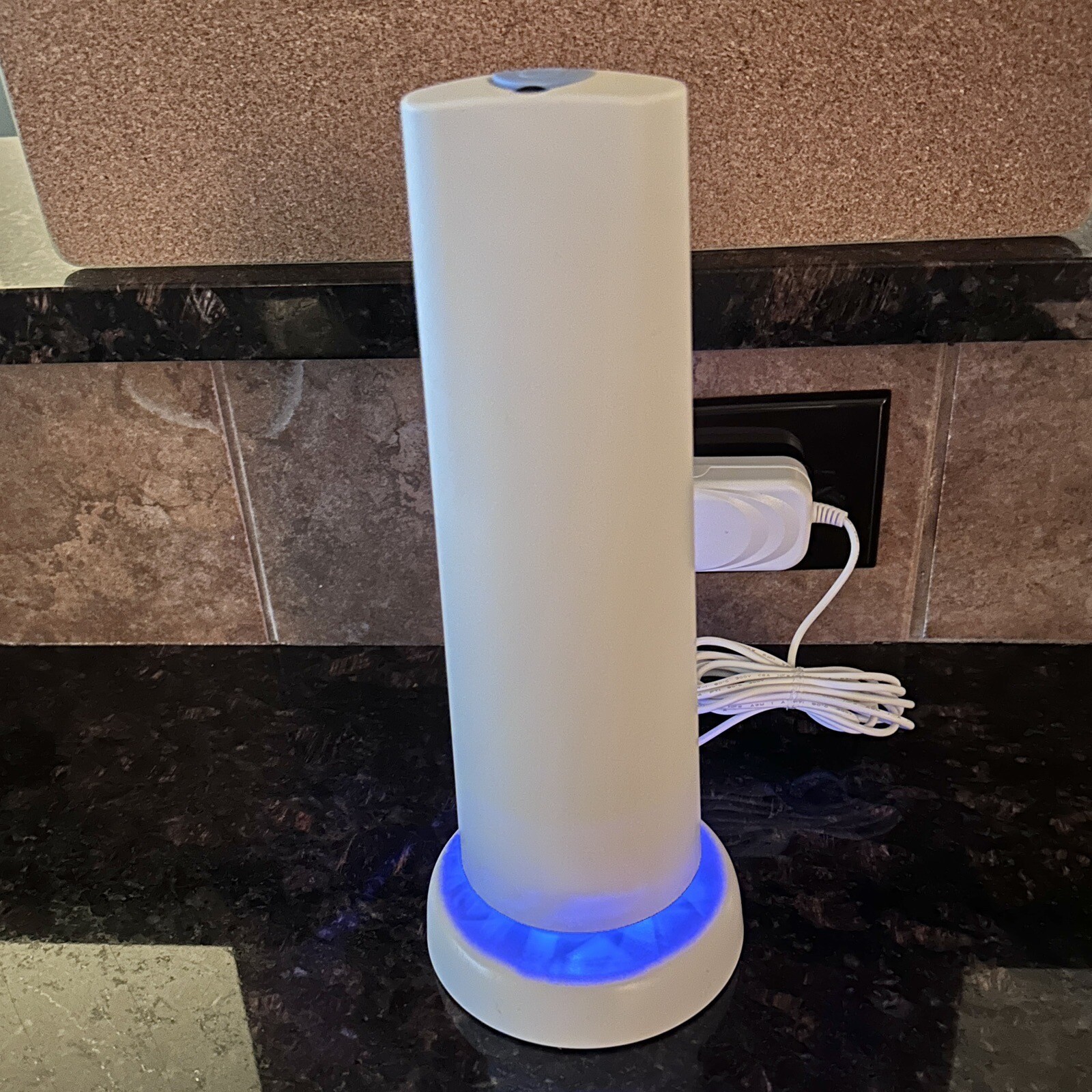 SimpliSafe Base Station BS2000 with 7.5v Switching Power Adapter 1st Gen White