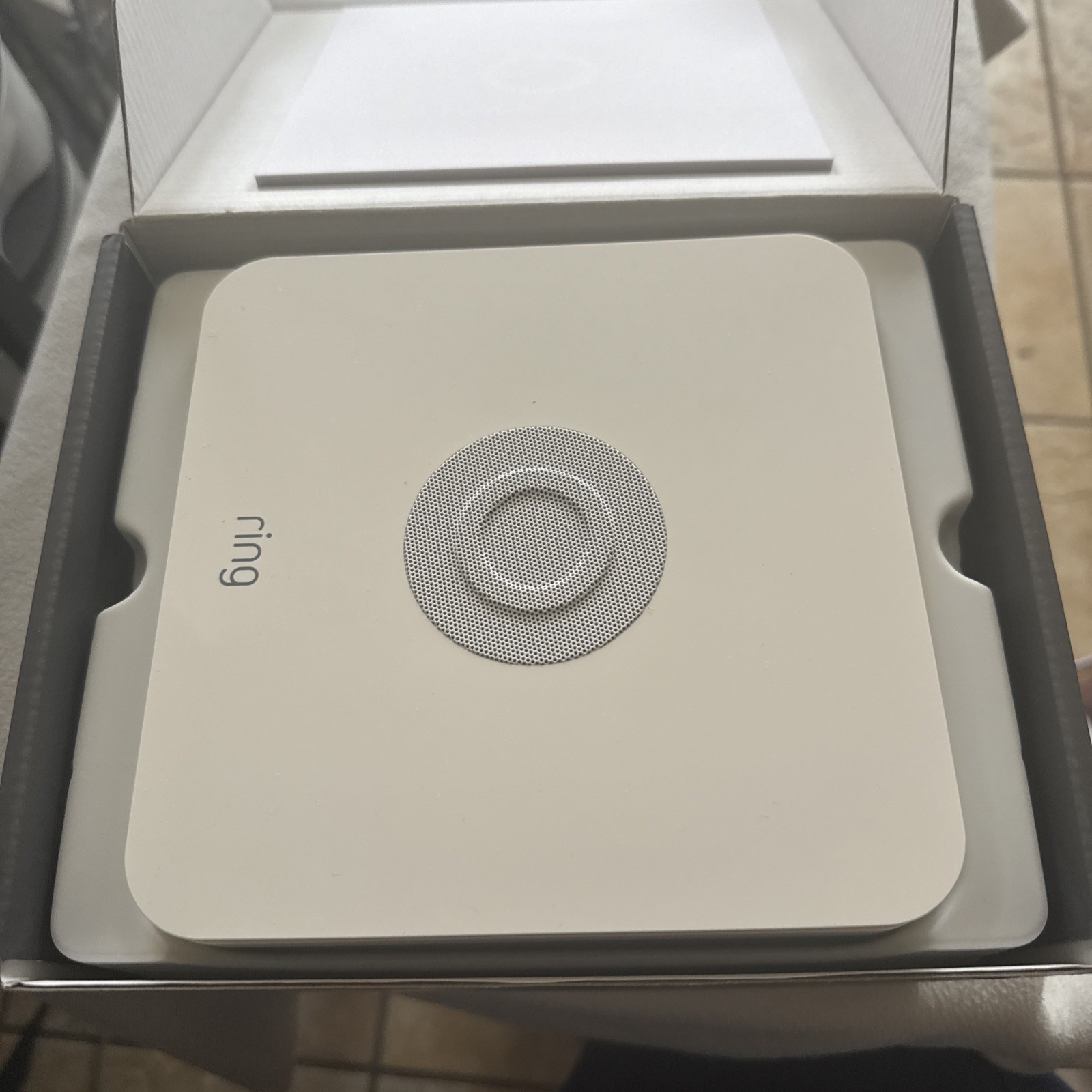 New in Box Ring Alarm Wireless Home Security Kit (1st Gen) – White 4K11S7-0EN0