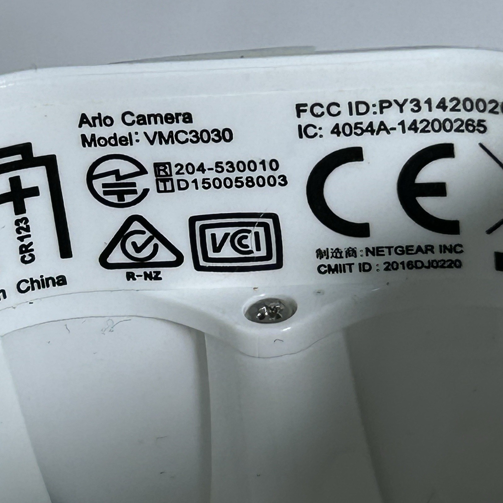 3 Netgear Arlo VMC3030 Add-on HD Indoor / Outdoor Security Cameras 2 Mounts