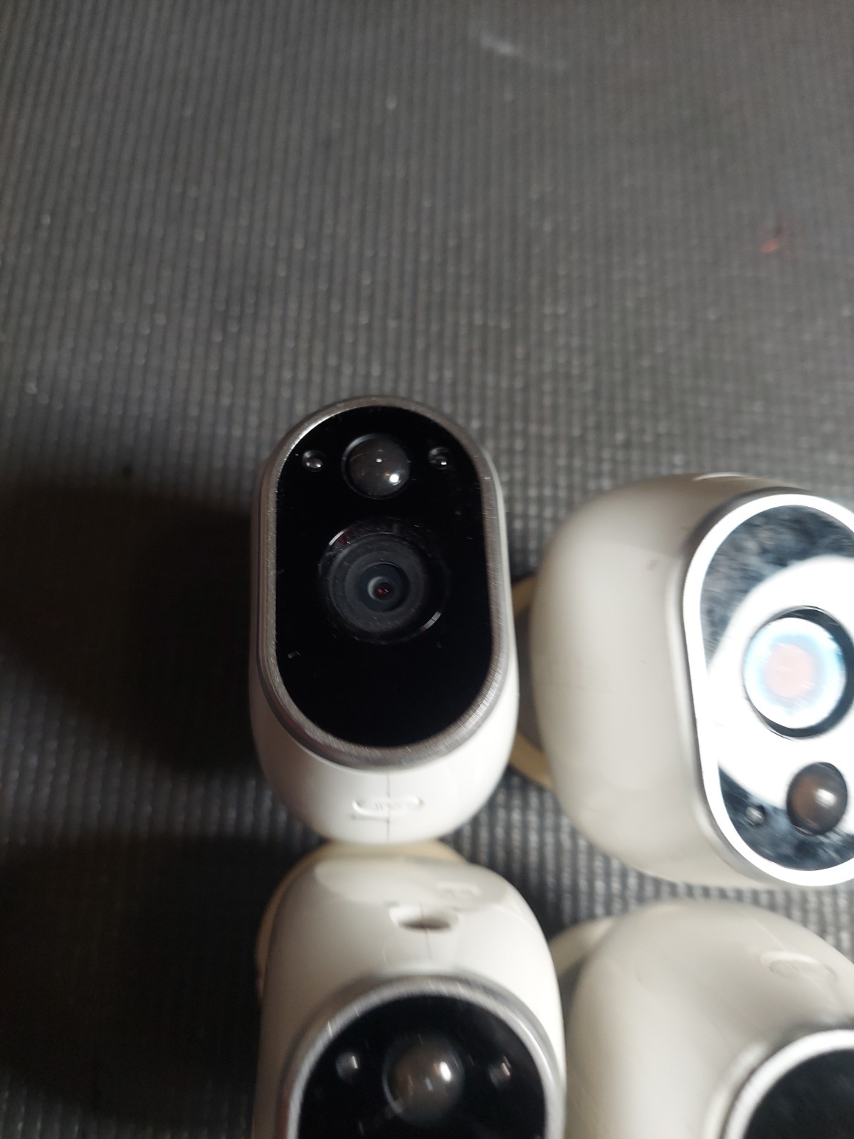 Arlo NETGEAR VMC3030 Add-on HD Security Cameras Lot Of 5 Wire-Free With 4 Mounts