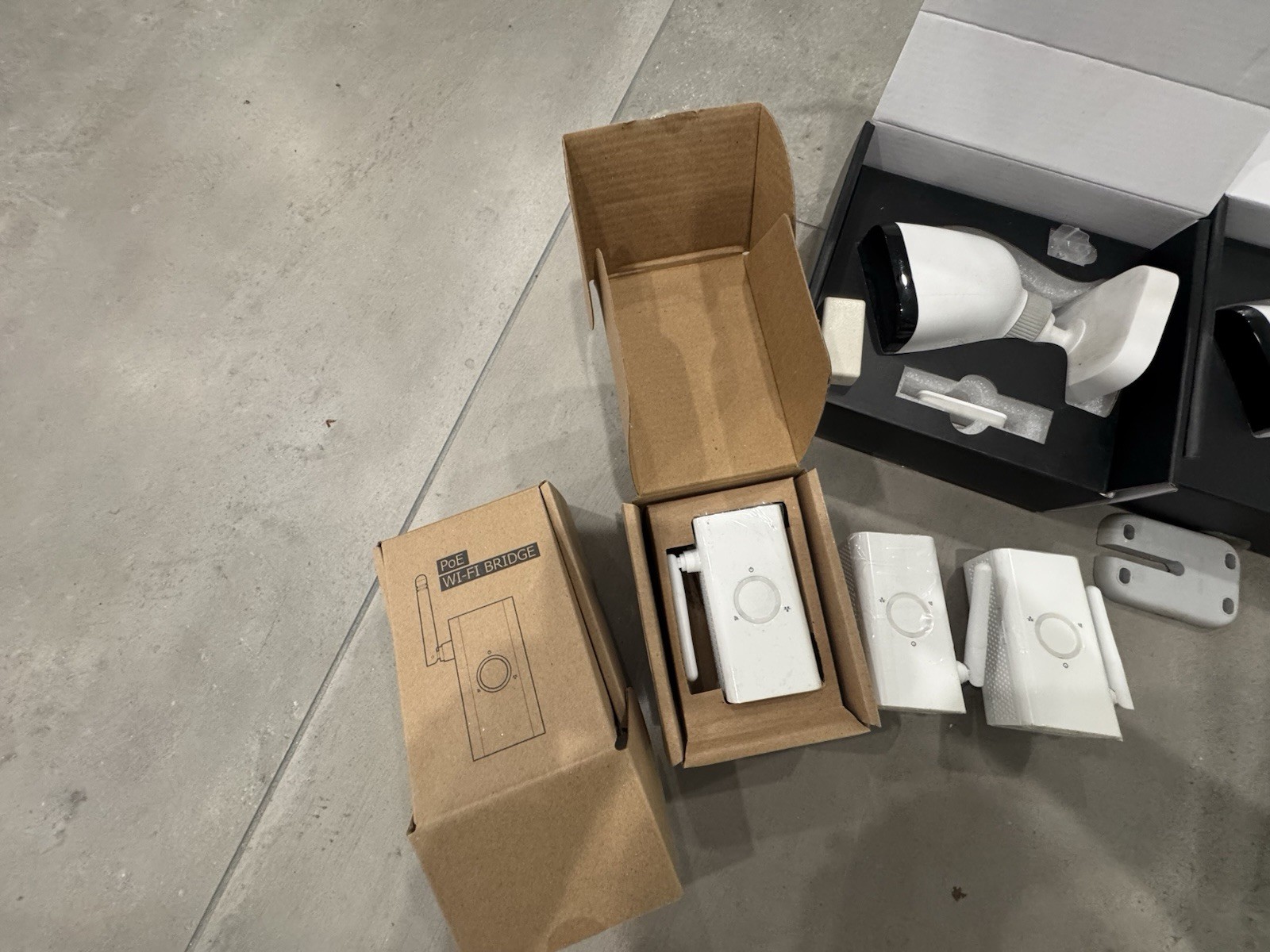 Vivint Outdoor Camera Pro Security System 4 Cameras Wi-Fi Night Vision Sensors