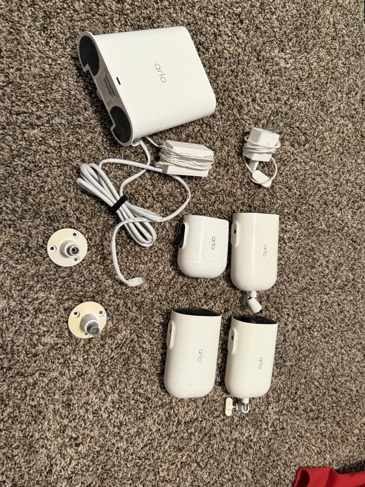 Arlo Pro 4 2K Wireless Security Camera System Bundle – VMB4540 Hub & 4 Cameras