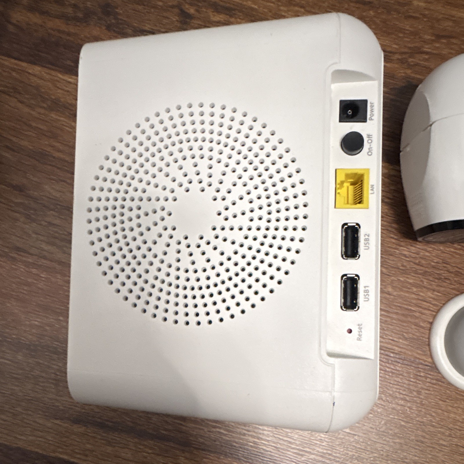 Arlo VMB4000 Base Station System w/ 1 Camera 1080p Night Vision Alexa White