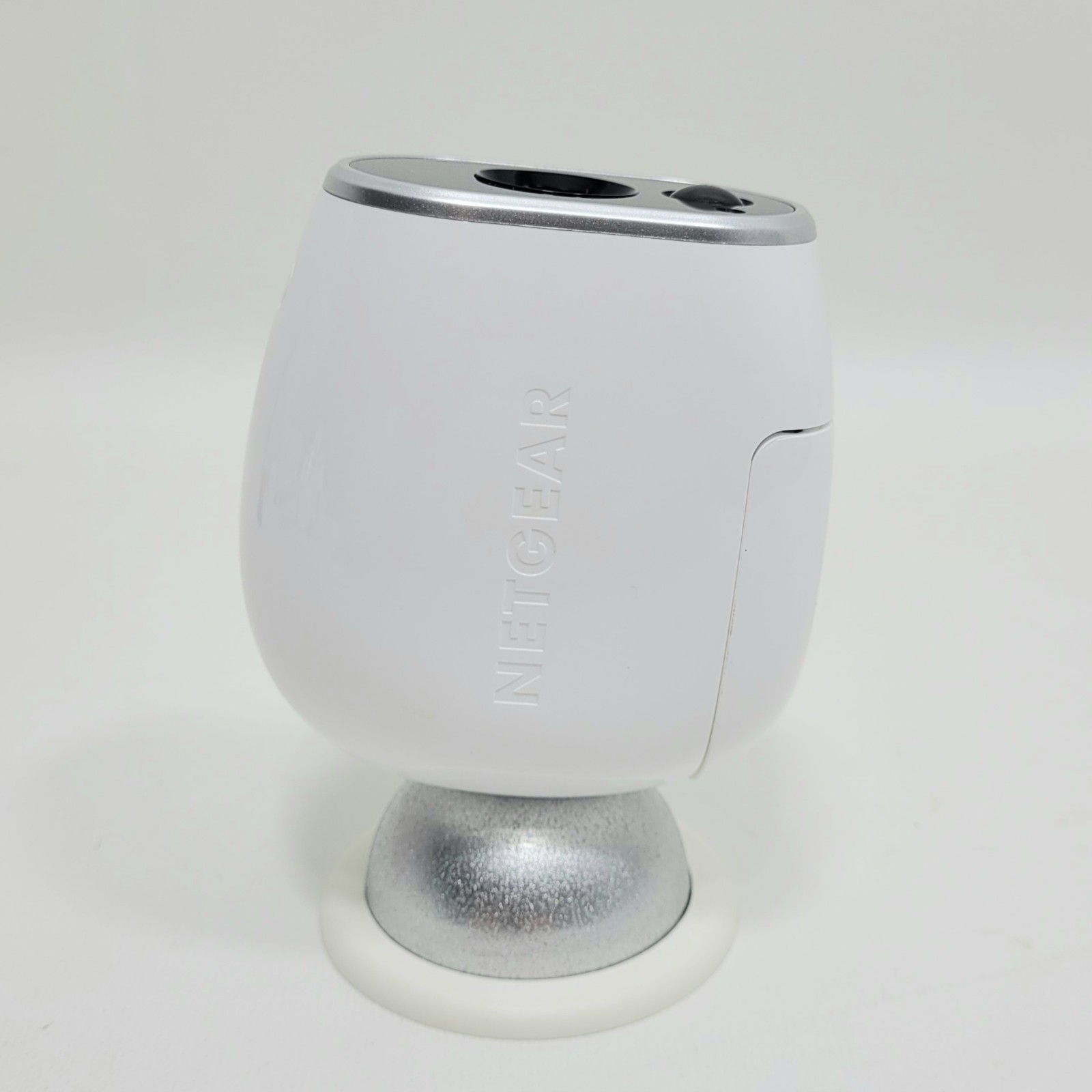 Netgear Arlo VMC3030 Add-On Camera with QuadPod New Batteries