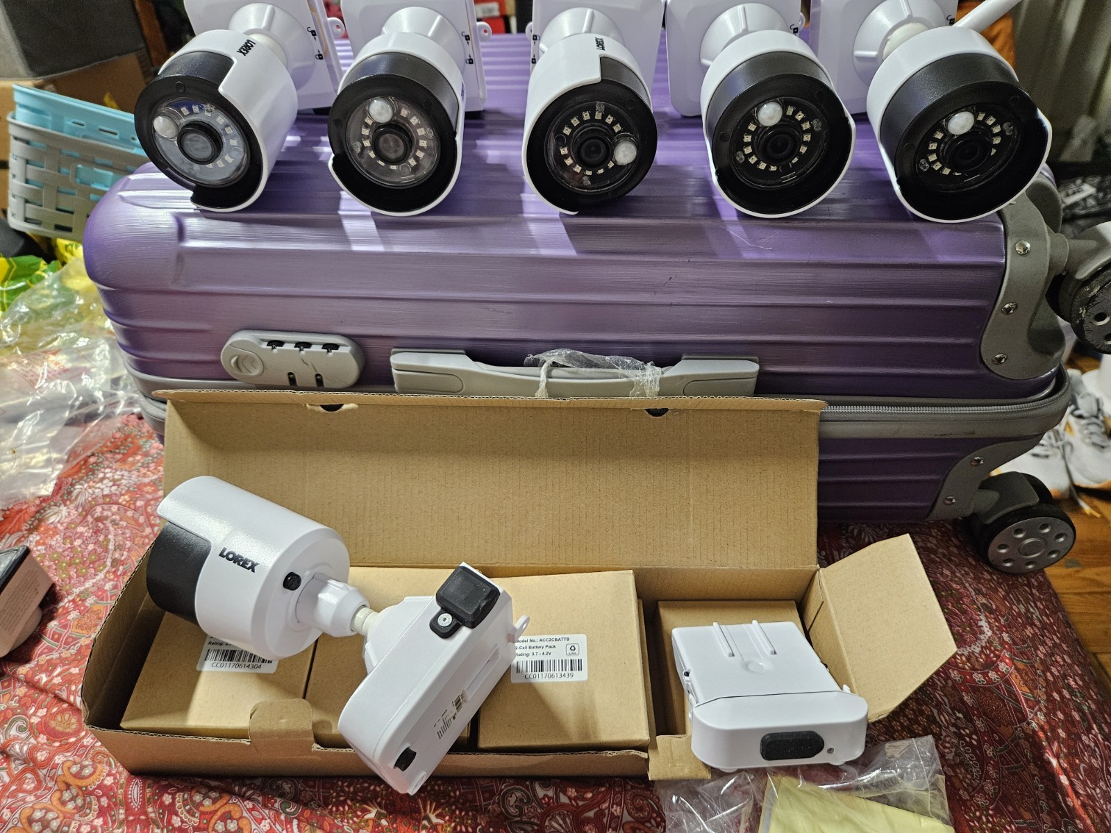 Lorex Wireless 6-Camera 1080p Wi-Fi Security System White w/ Battery Packs