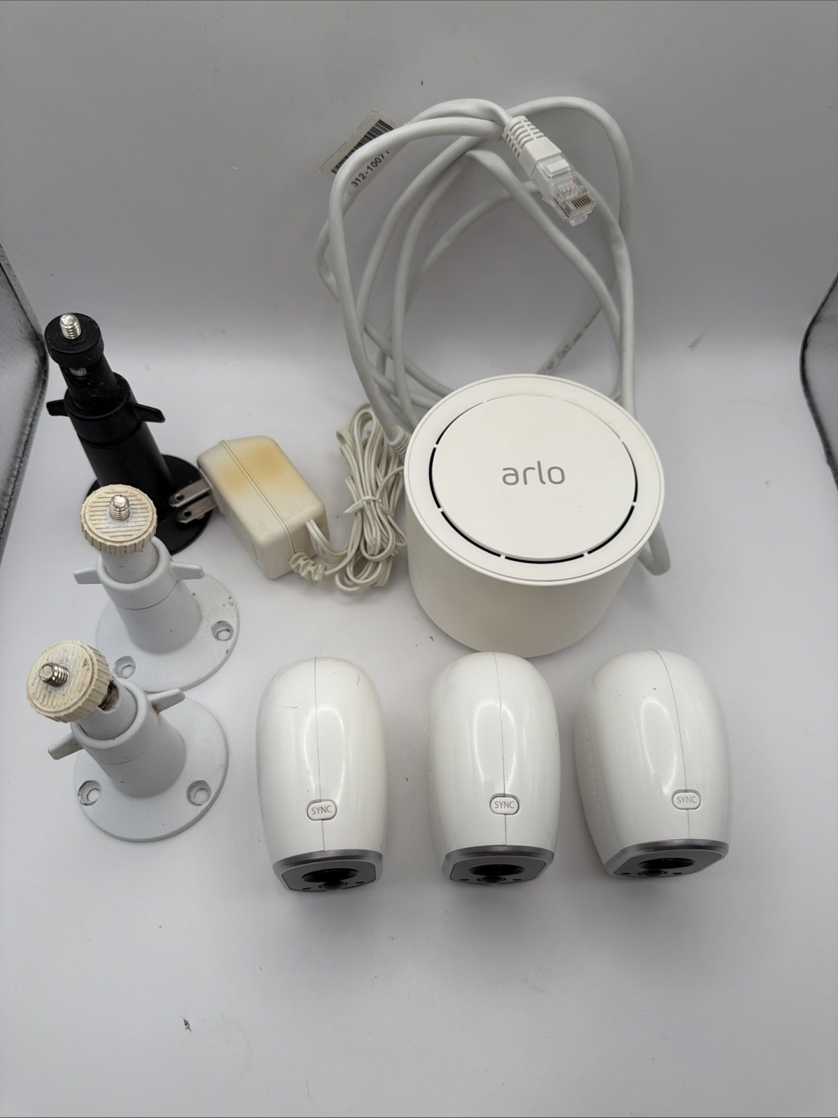 Arlo/Netgear VMB3500 Hub/Base Station & 3x VMC3030 Wireless HD Cameras W/Mounts