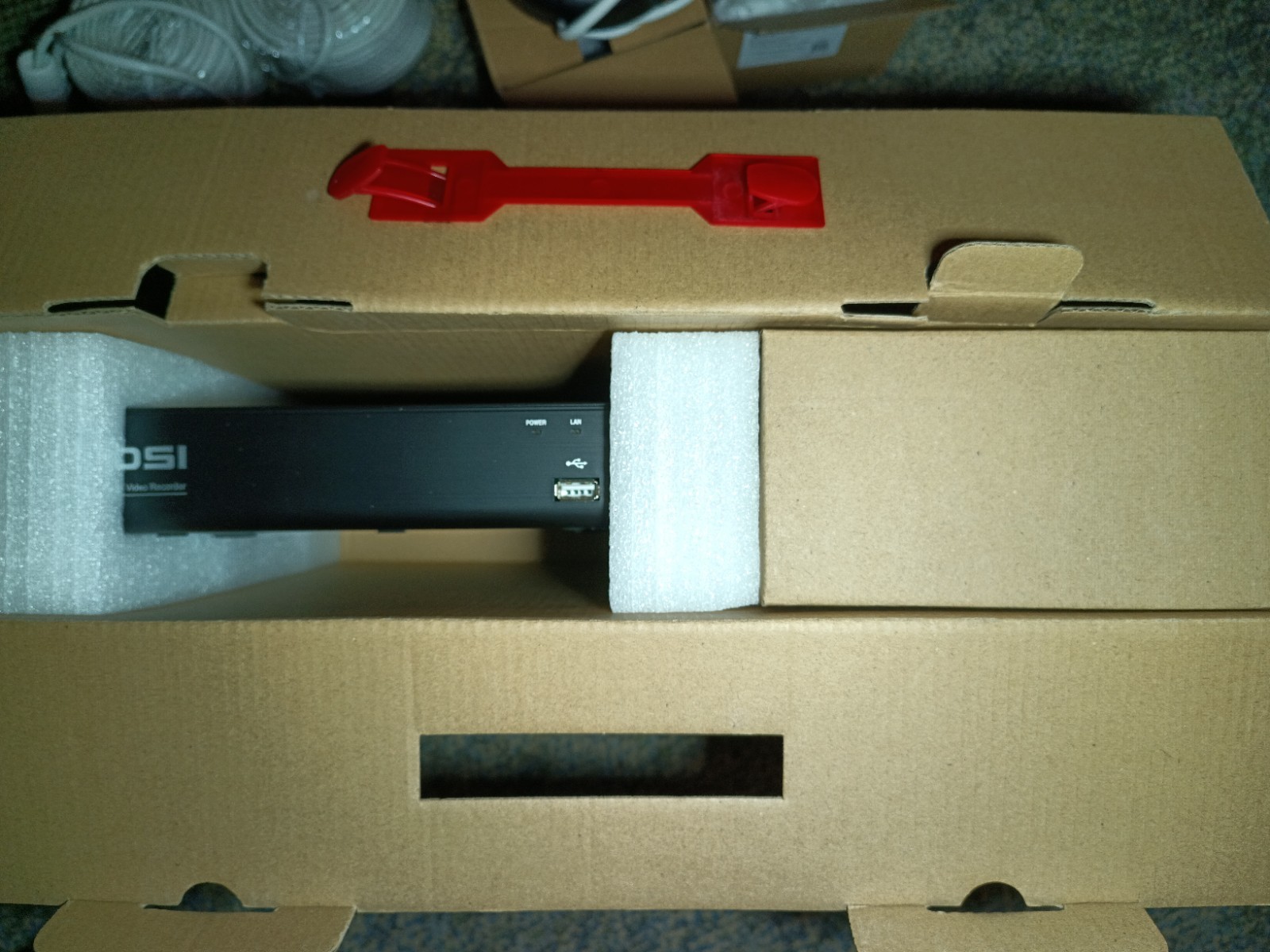 NIB Zosi 8HQ-4295B4-20-US POE 8 Chan (4)5MP Cameras With 4K NVR & Patch Cables