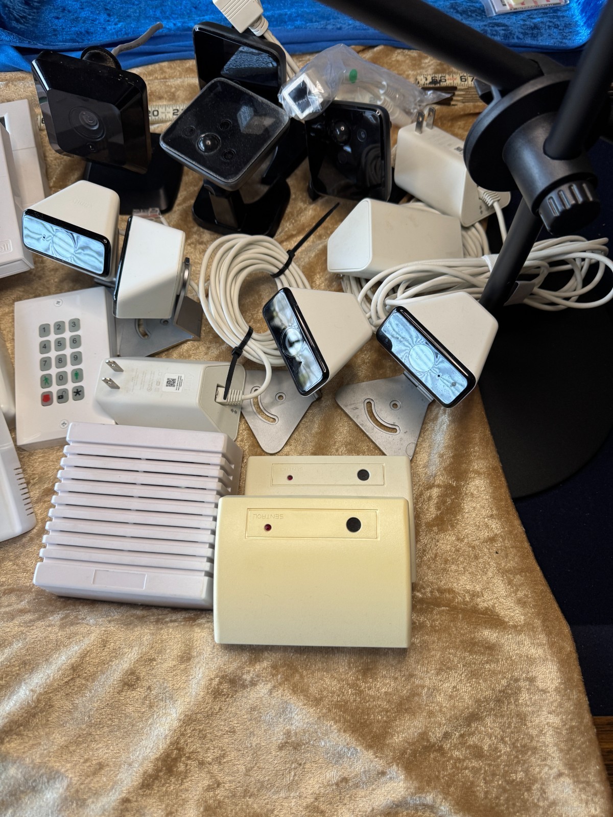 Xfinity / Honeywell Home Security System Components Lot–Cameras,Keypads,Sensors
