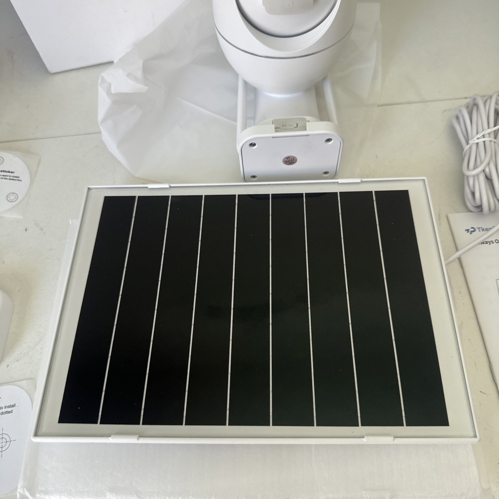 TKENPRO Solar Security Cameras Wireless Outdoor, 2.4GHz WiFi, White