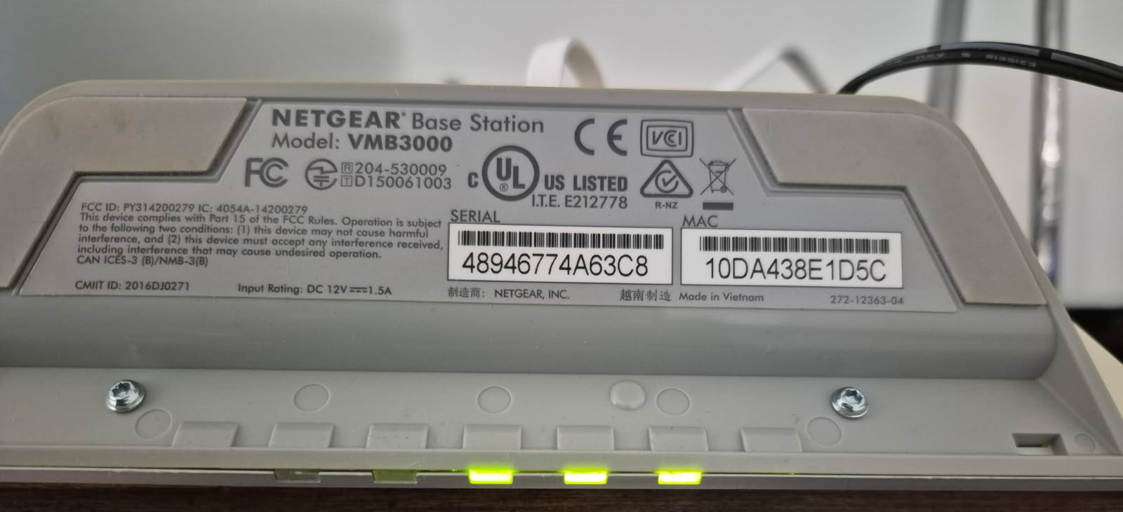 Arlo Netgear Base Station VMB3000 + 3 Wireless Cameras VMC3030 w/mounts