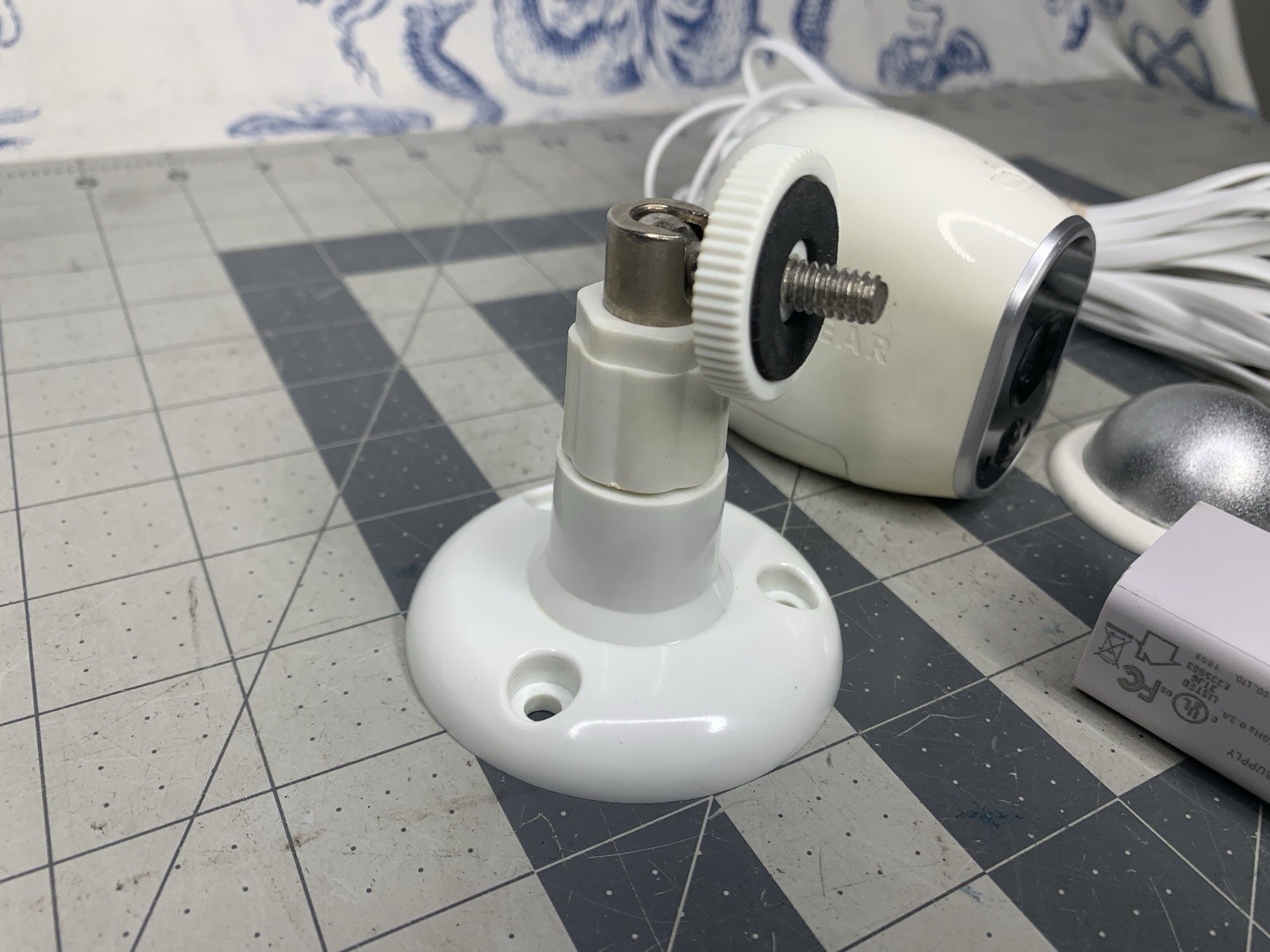 Arlo Camera Single Wireless Indoor/Outdoor Camera VMC3030 w mount And Long Cable