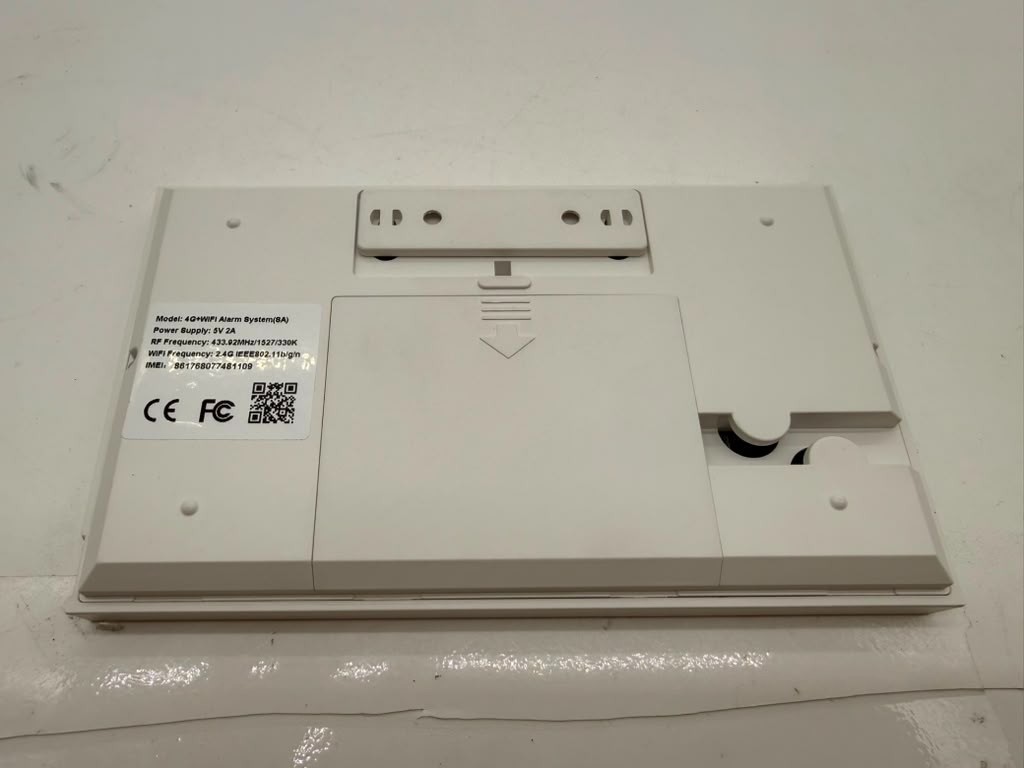 XUK 13-Piece WiFi 4G GSM Home Security Alarm System 4.3″ Touchscreen-USED