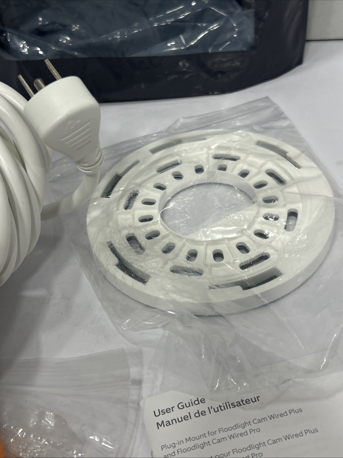 Ring Plug-In Mount for Floodlight Cams – White US Open Box NEW