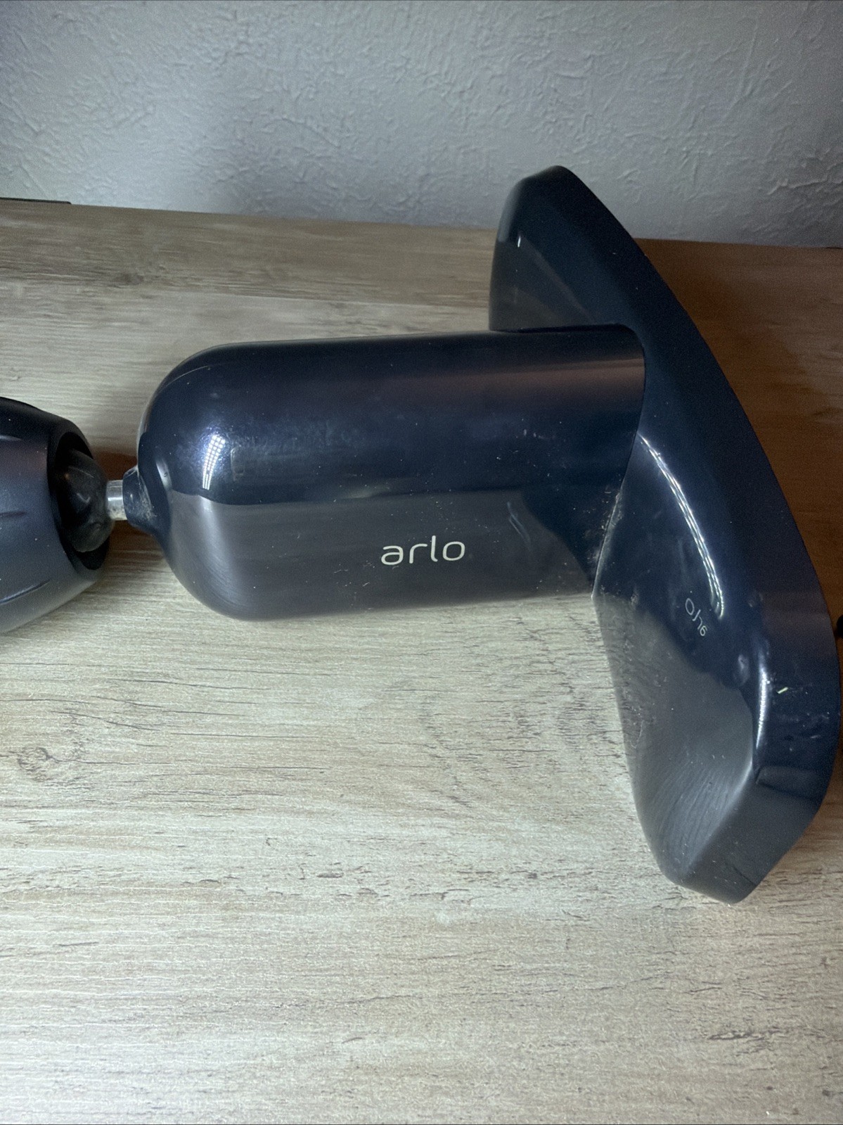 Arlo Pro 3 Wireless LED Floodlight Security Camera 2K HDR FB1001B-100NAR & Cord