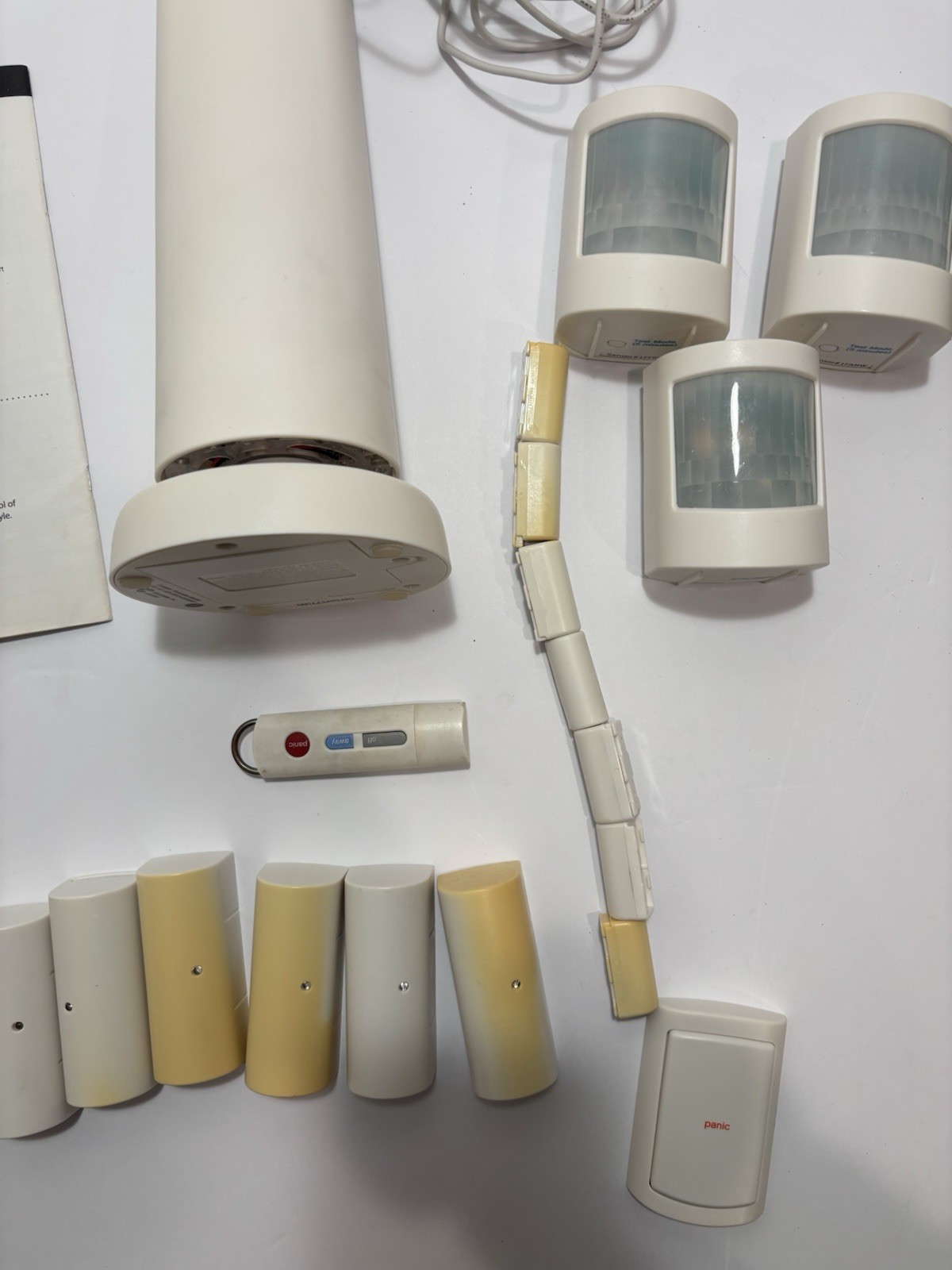 SimpliSafe Wireless 1st Generation Home Security Alarm System Bundle