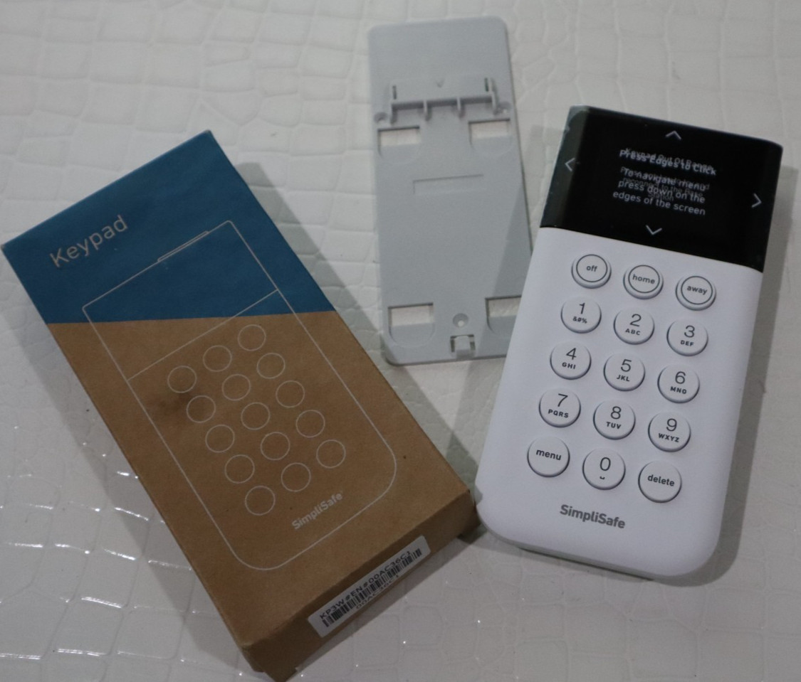 SimpliSafe Home Security System Base Station SSBS3 W Keypad ~ NEVER USED~