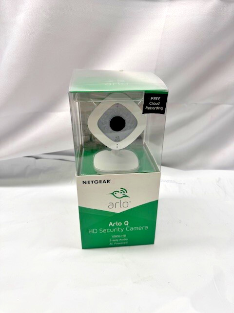 Arlo Q VMC3040-100NAS 1080p HD Wireless Security Camera with Audio Indoor
