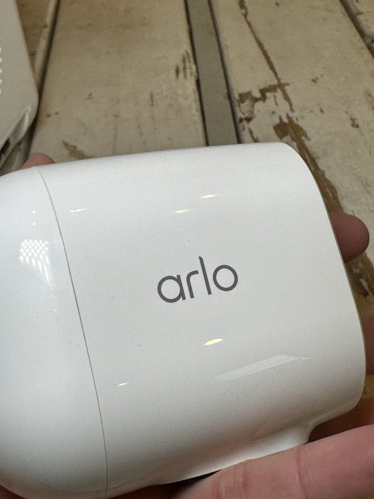 ARLO MODEL VMB4000 BASE STATION, ESSENTIAL SPOTLIGHT CAMERA, DUAL CHARGER, CORDS