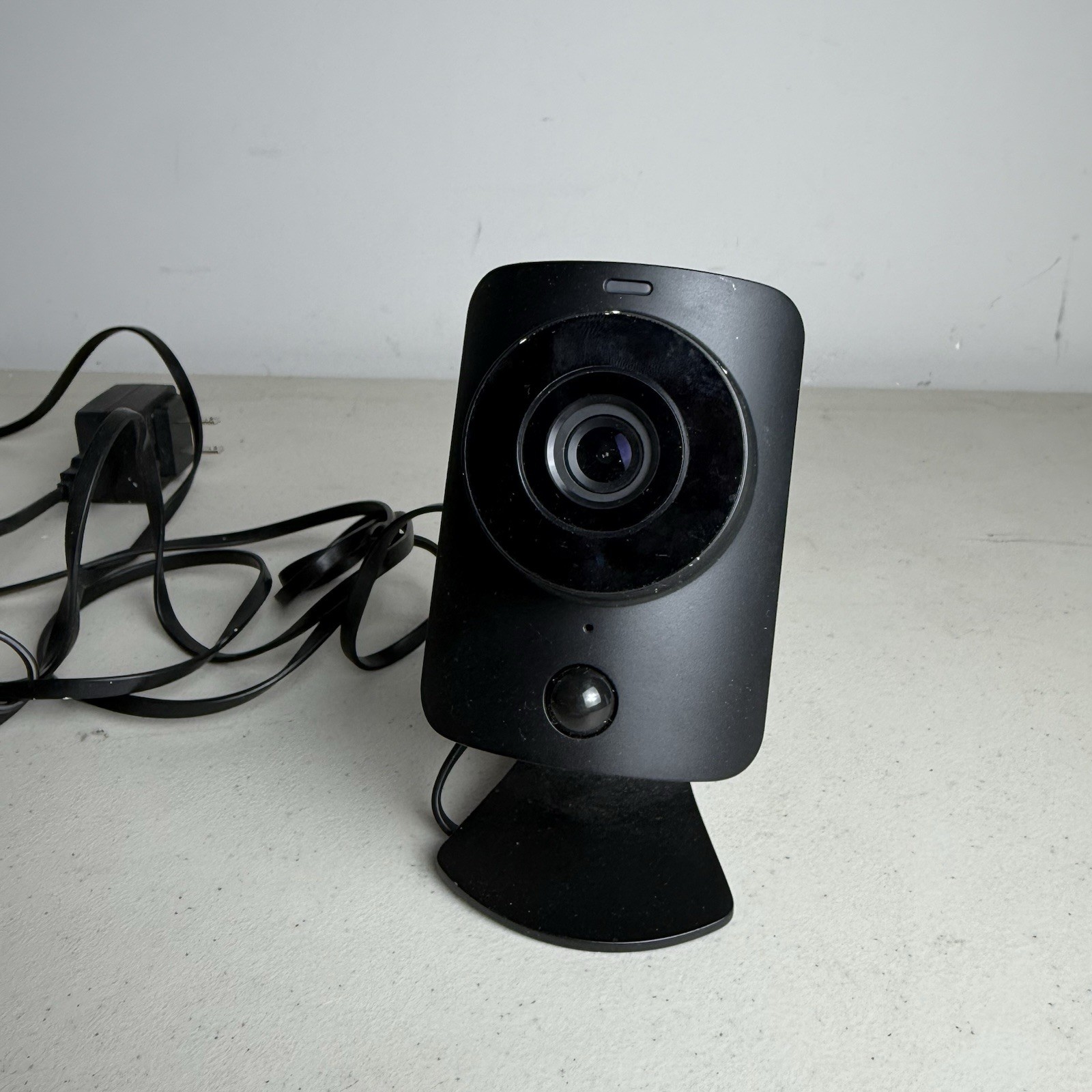 SimpliSafe Indoor Camera Wi-Fi HD Security Camera Model SSCM2 W/Cable