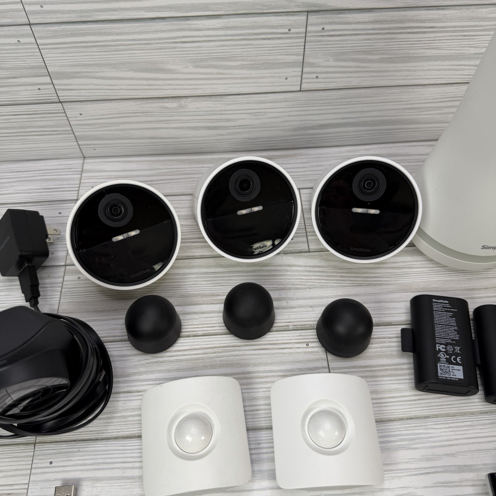 SimpliSafe Home Security System 3 Wireless Outdoor 1 Indoor Cameras 16 Pc BUNDLE