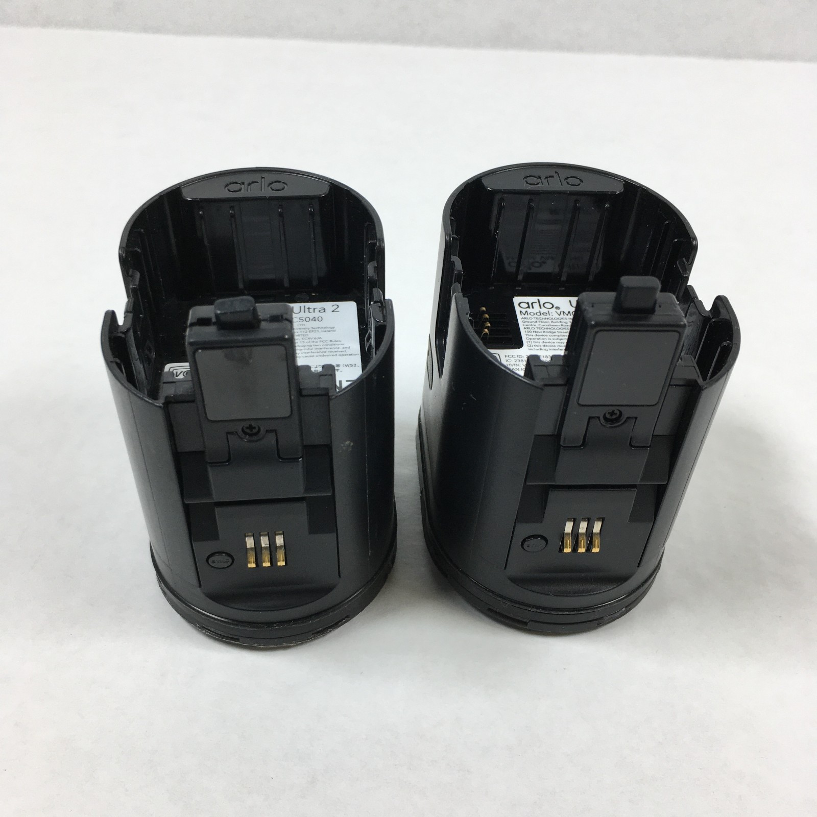 Pack of 2 Arlo Ultra VMC5040 4K Ultra UHD Camera NO Battery/NO Housing (Accept.)