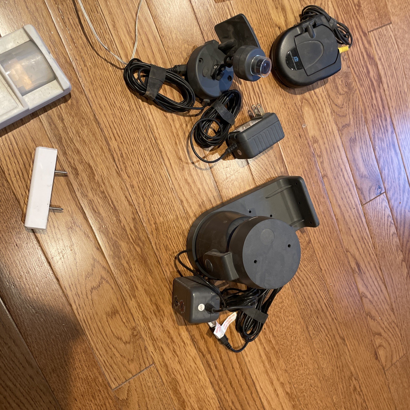 x10 security system Lot. Untested. Identical to Radio Shack Security System.