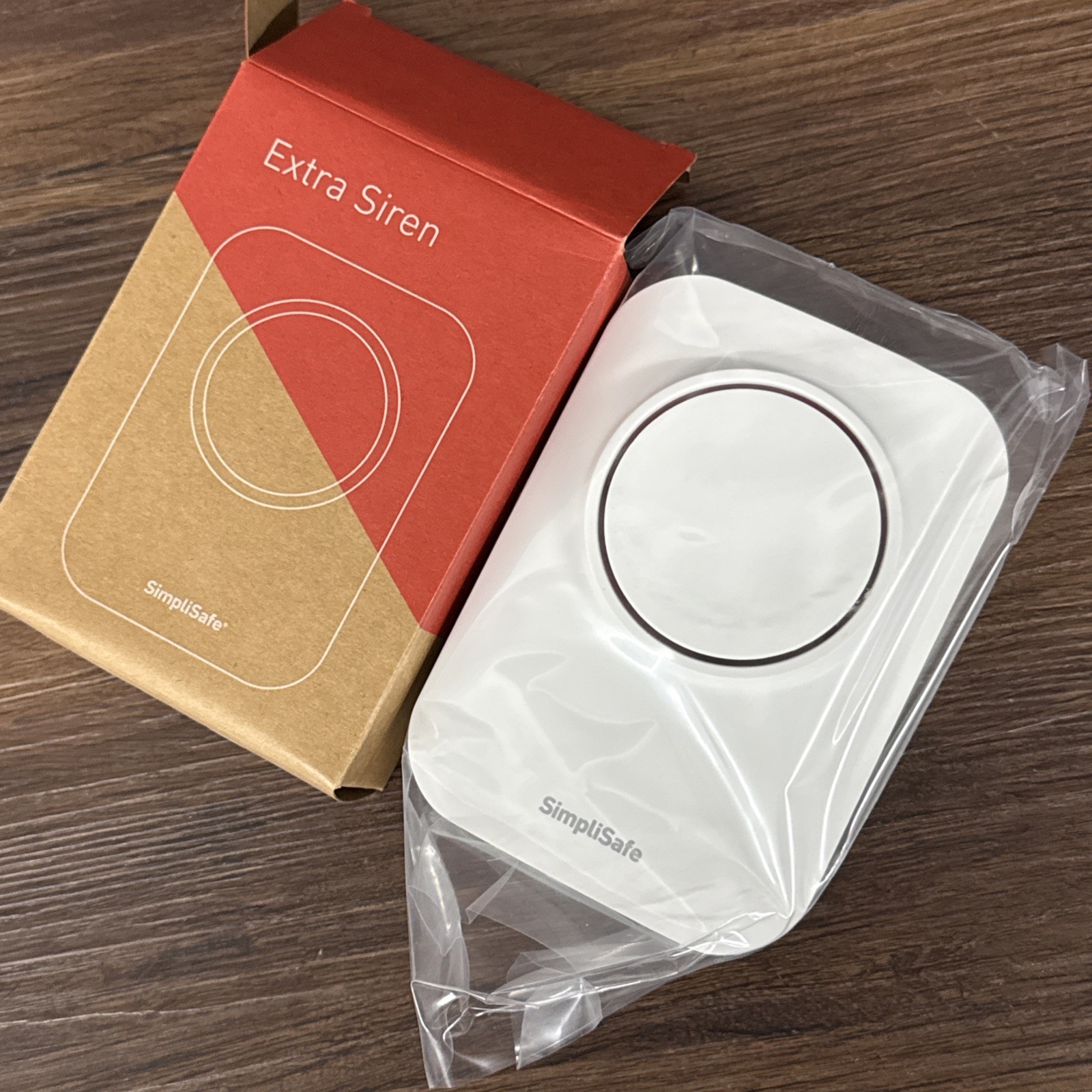 SimpliSafe Extra Siren 105dB ( WS3 ) – Indoor / Outdoor NEW in Box White