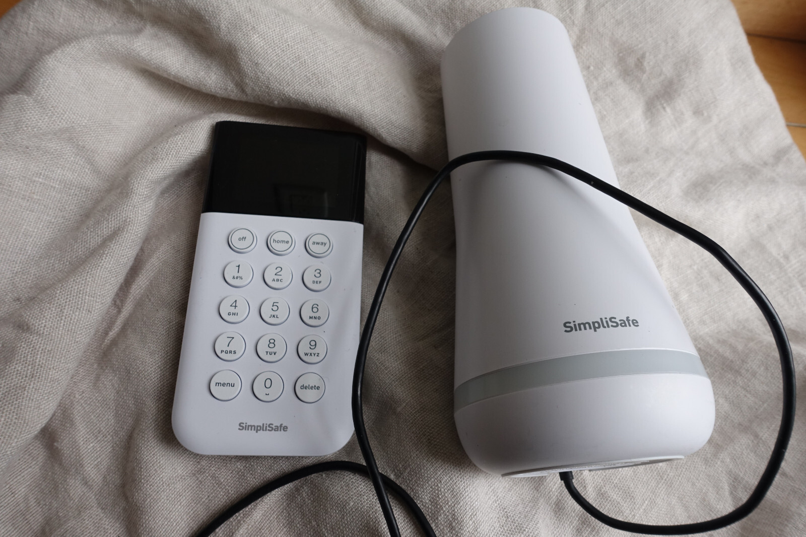 Simplisafe Home Security System Base Station SSBS3 & SSKP3 Keypad
