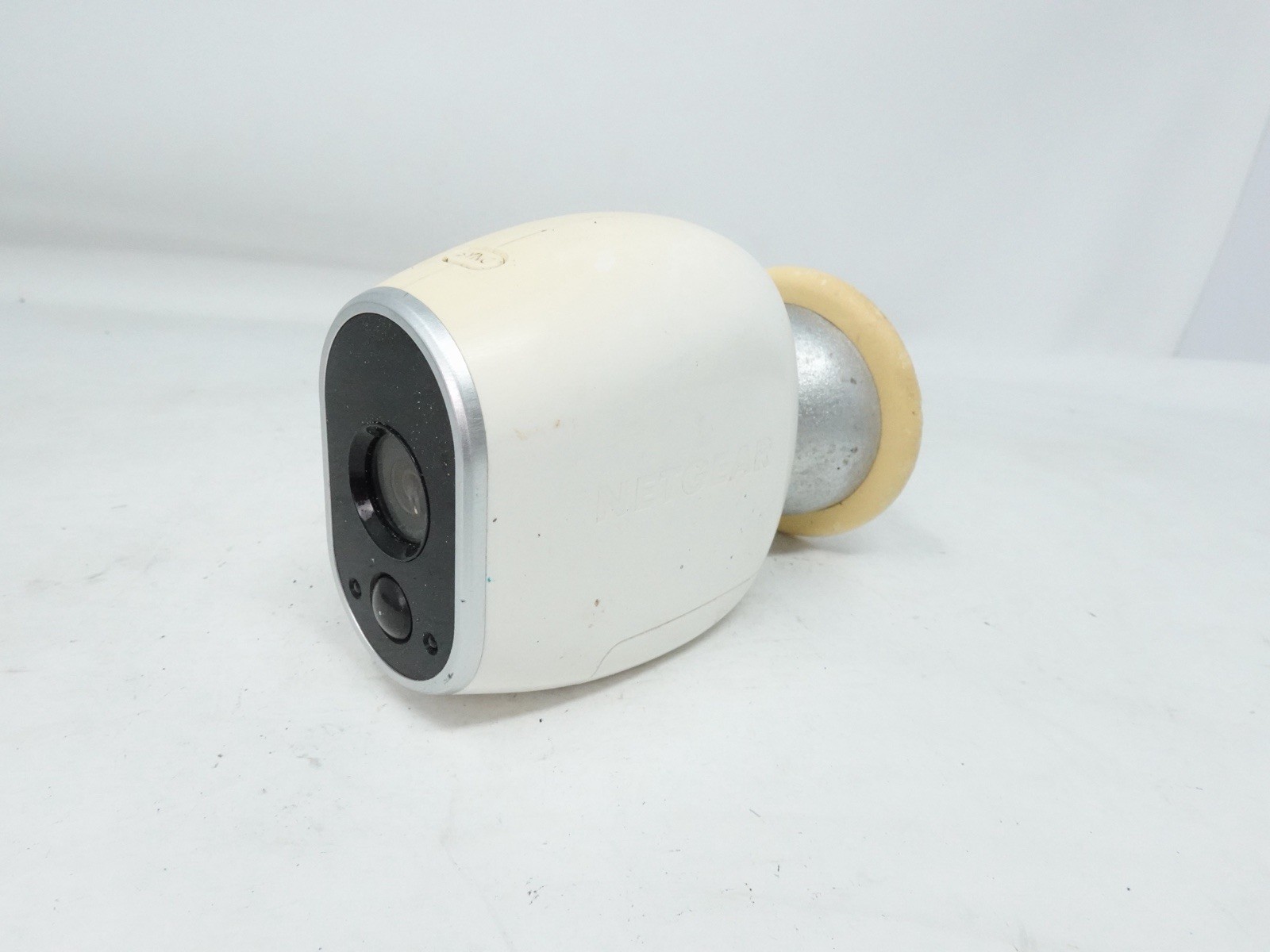 Netgear Arlo VMC3030 HD Wireless Add-On Security Camera With Magnetic Mount