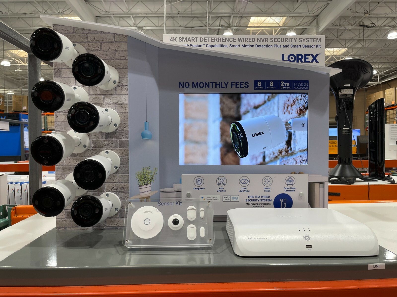 Lorex 4K UHD 8-channel Fusion NVR Security System w 8 Smart Deterrence 4K Camera