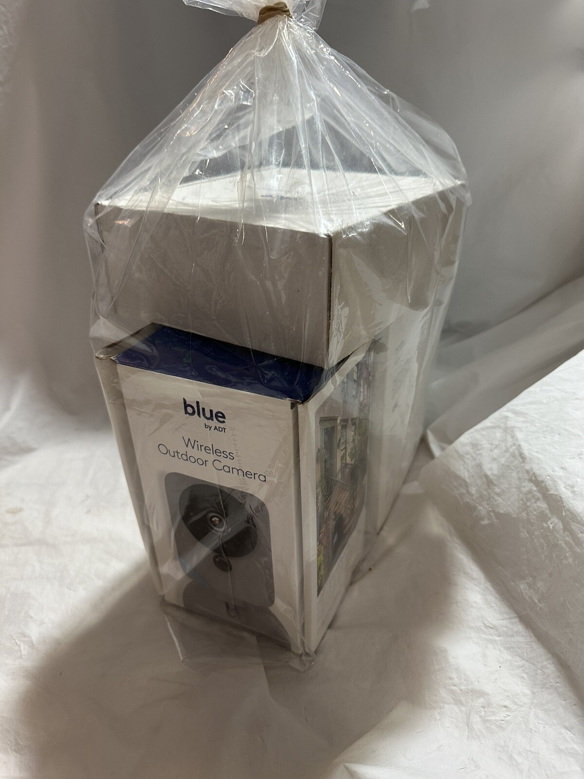 BLUE BY ADT SMART HOME HUB OUTDOOR CAMERA DOOR & WINDOW SENSOR+ Motion