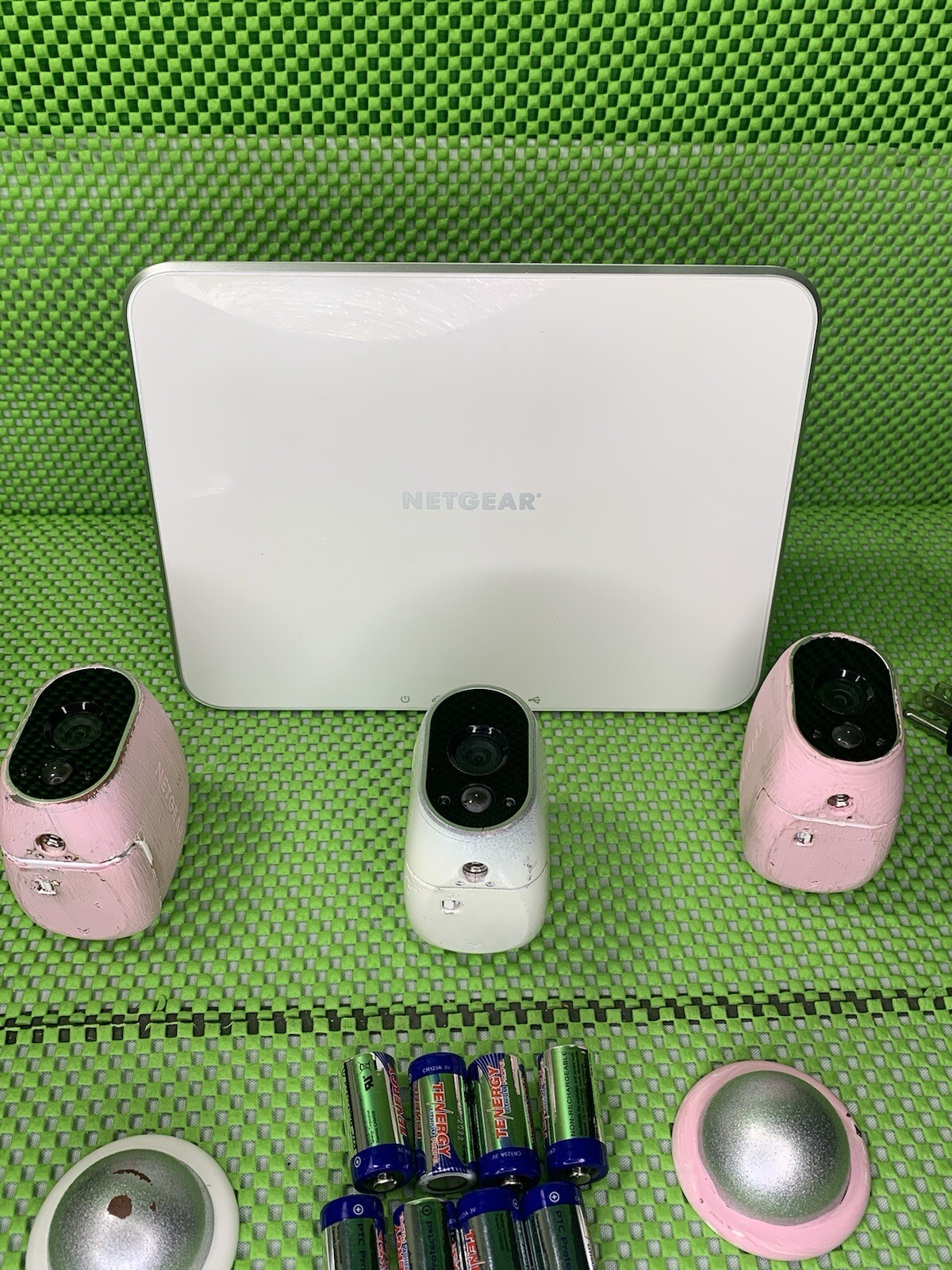 NETGEAR ARLO Base Station Wireless Wi-Fi VMB3000 Hub AND 3 VMC3030 Cameras