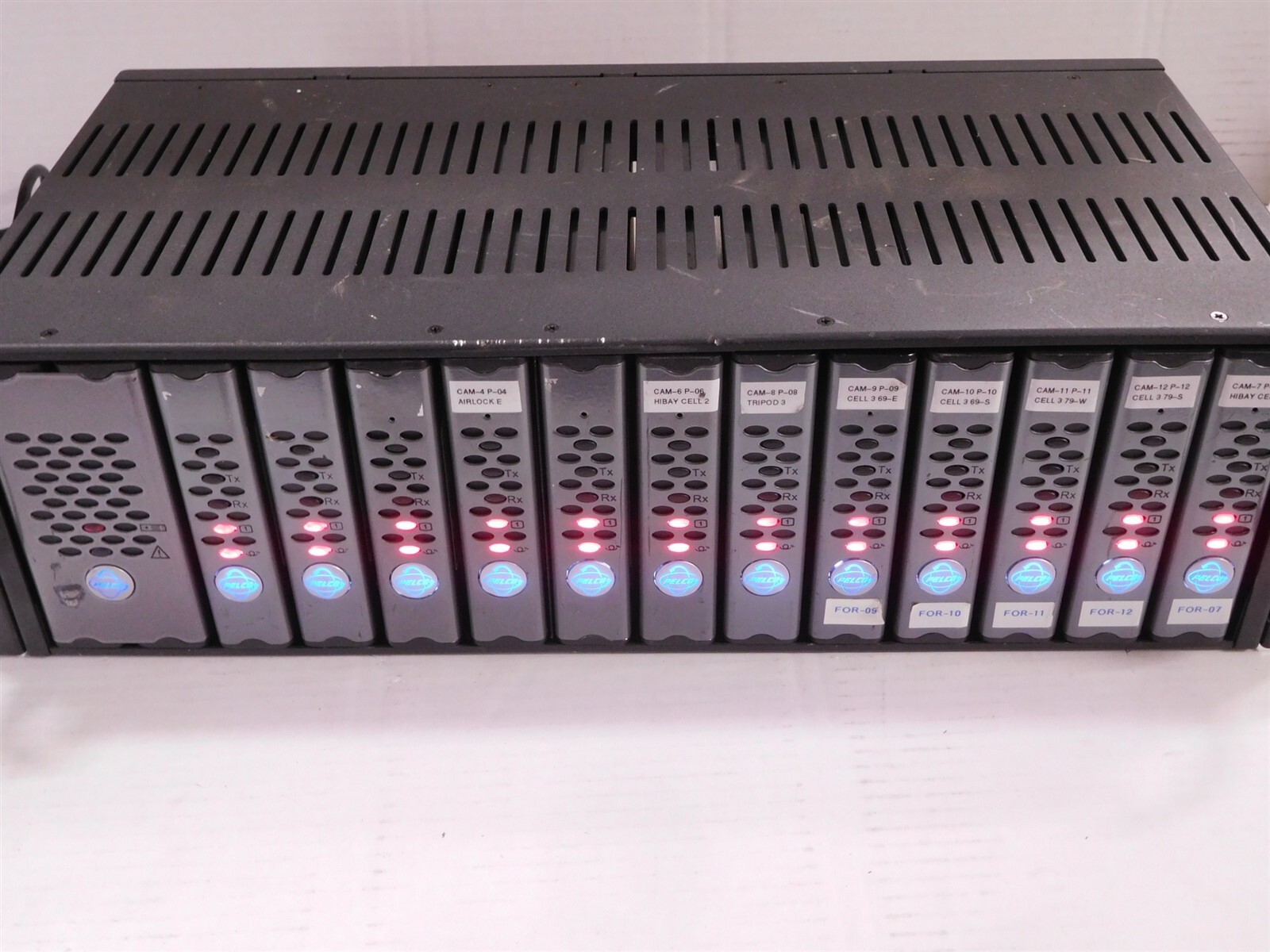 12x Pelco Video FR85011AMSTR Fiber Transmitter/Receiver Transceiver Rack (S28)