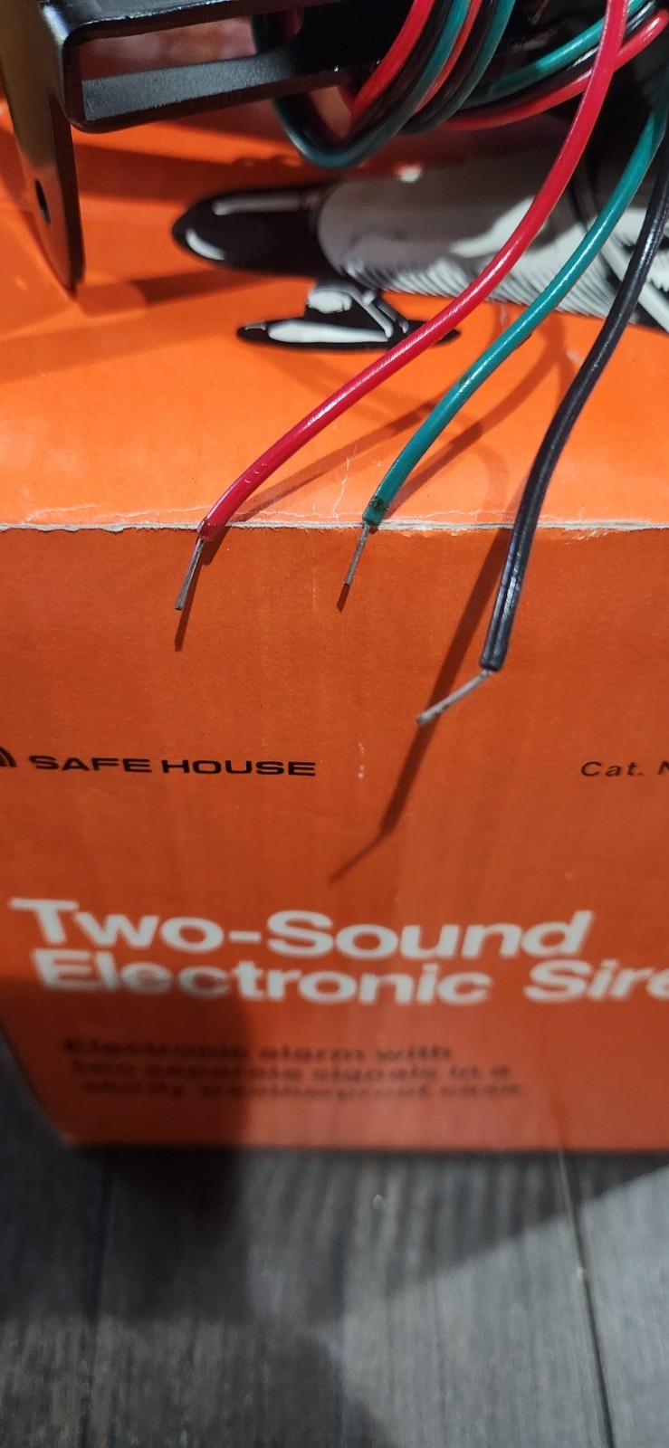 Safe House Two Sound Weatherproof Electronic Siren Vintage Radio Shack Alarm NOS