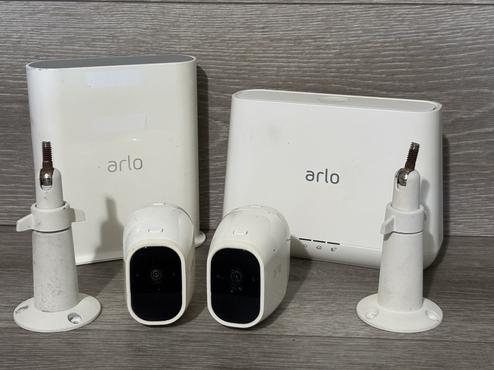 2x NETGEAR Arlo Base Stations VMB40000 VMB4540 and 2 VMC4030P Cameras – AS-IS