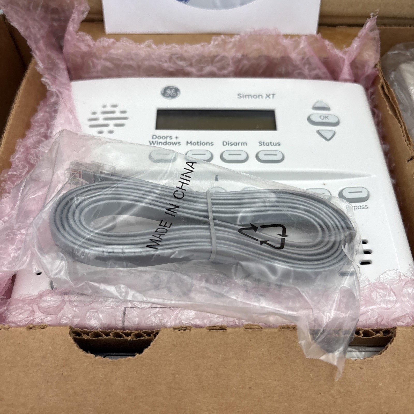 GE Simon Interlogix XT 600-1054-95R-SUM4 Home Security Unit With Battery