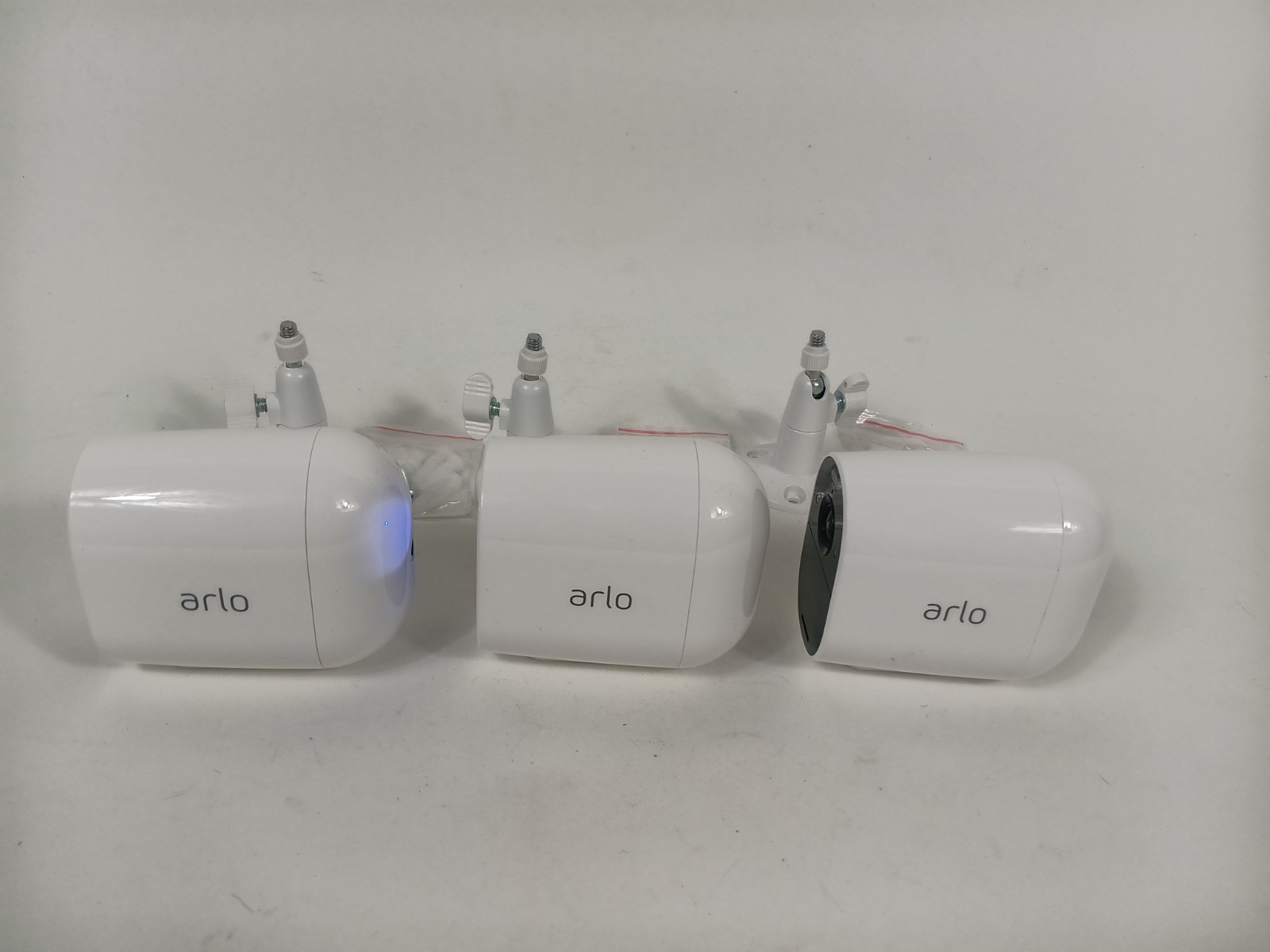 Arlo Essential Security Spotlight Camera Lot of 3 Cameras White VMC2030 + Mounts