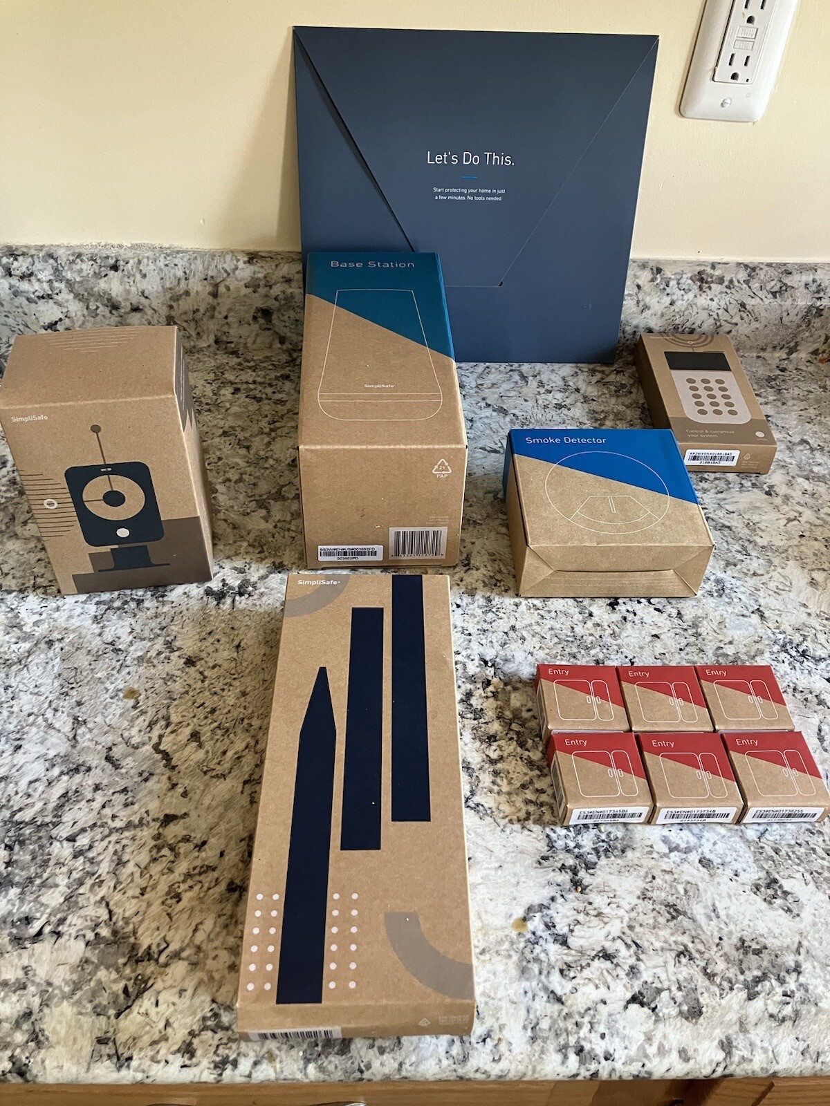 BRAND NEW – SimpliSafe 10pc Security System SSCS3 with Security Camera SSCM2