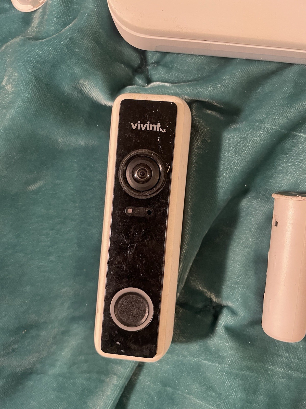 Vivint Smart Home Security System Wi-Fi Camera Doorbell Touch Screen Panel