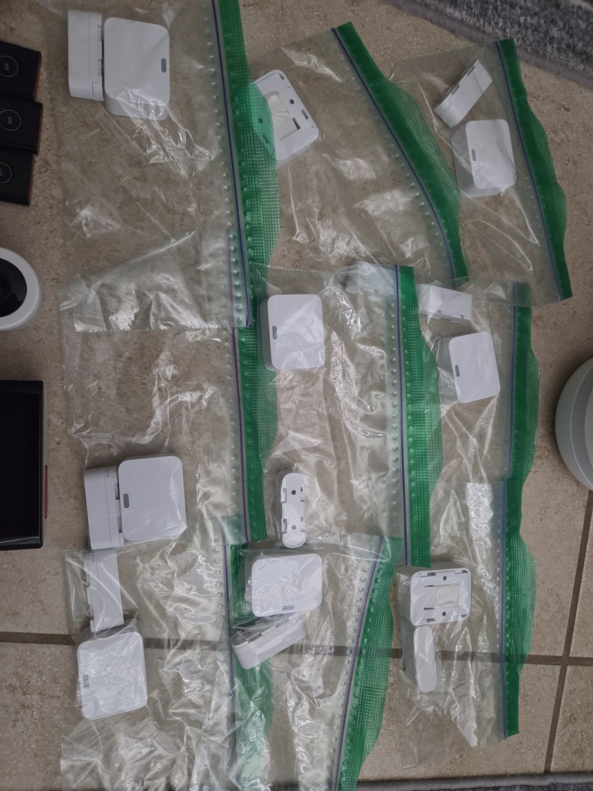 SimpliSafe Security System – HUGE Set w/ Extras, Original.