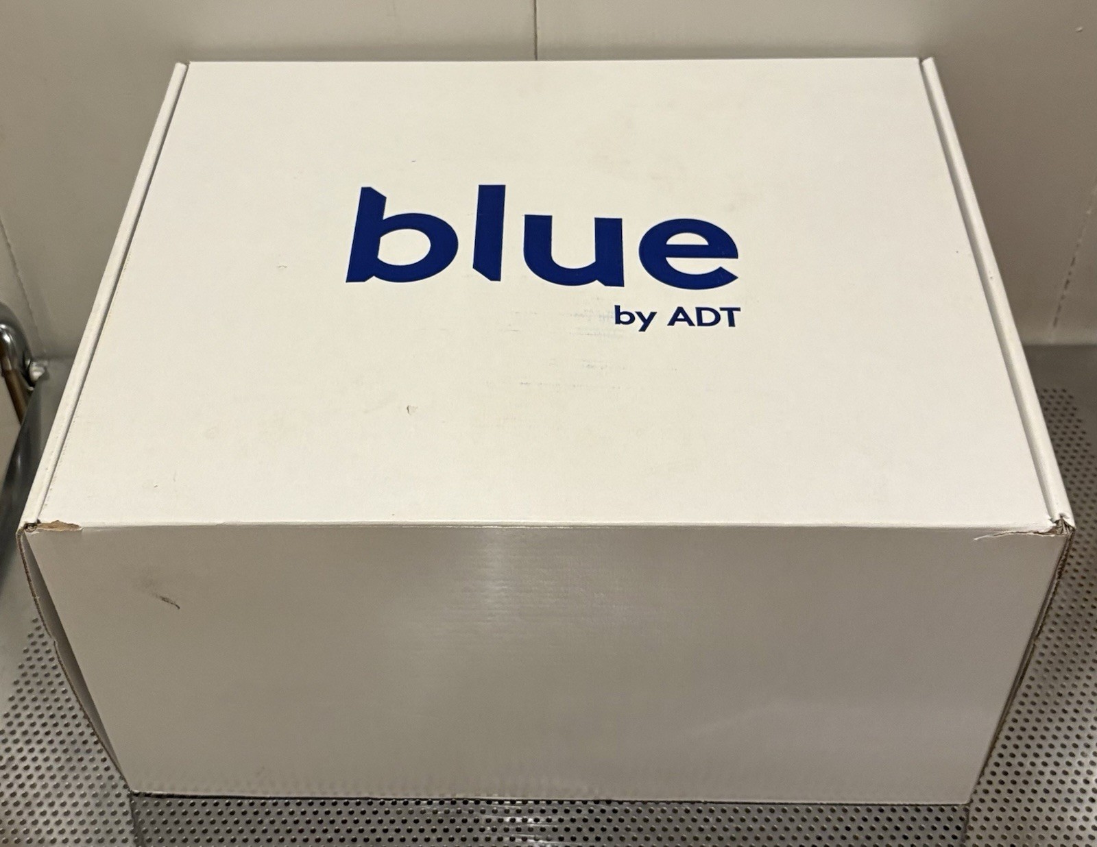 Blue by ADT Smart Home Hub Security System S40LR0-01 Hub 6 Sensors & 1 Motion