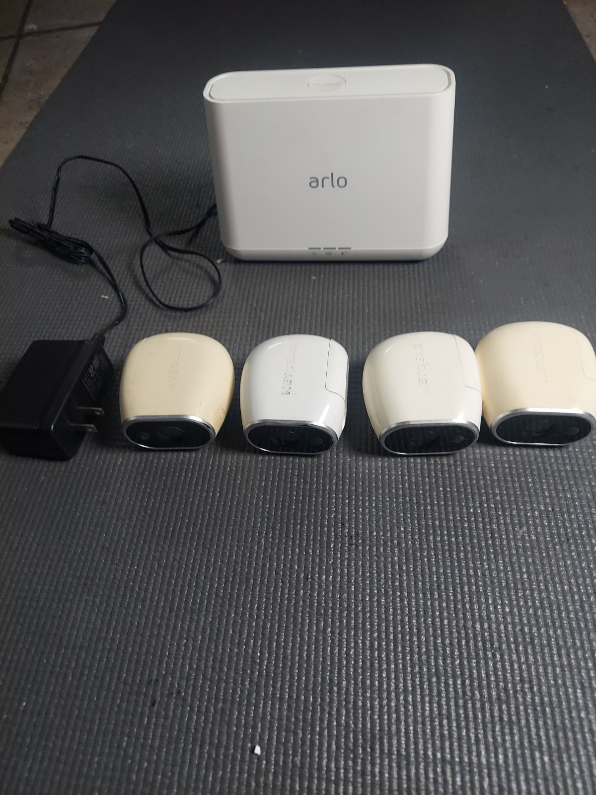 4 Arlo VMC3030 cameras with VM4000 base station (batteries not included)