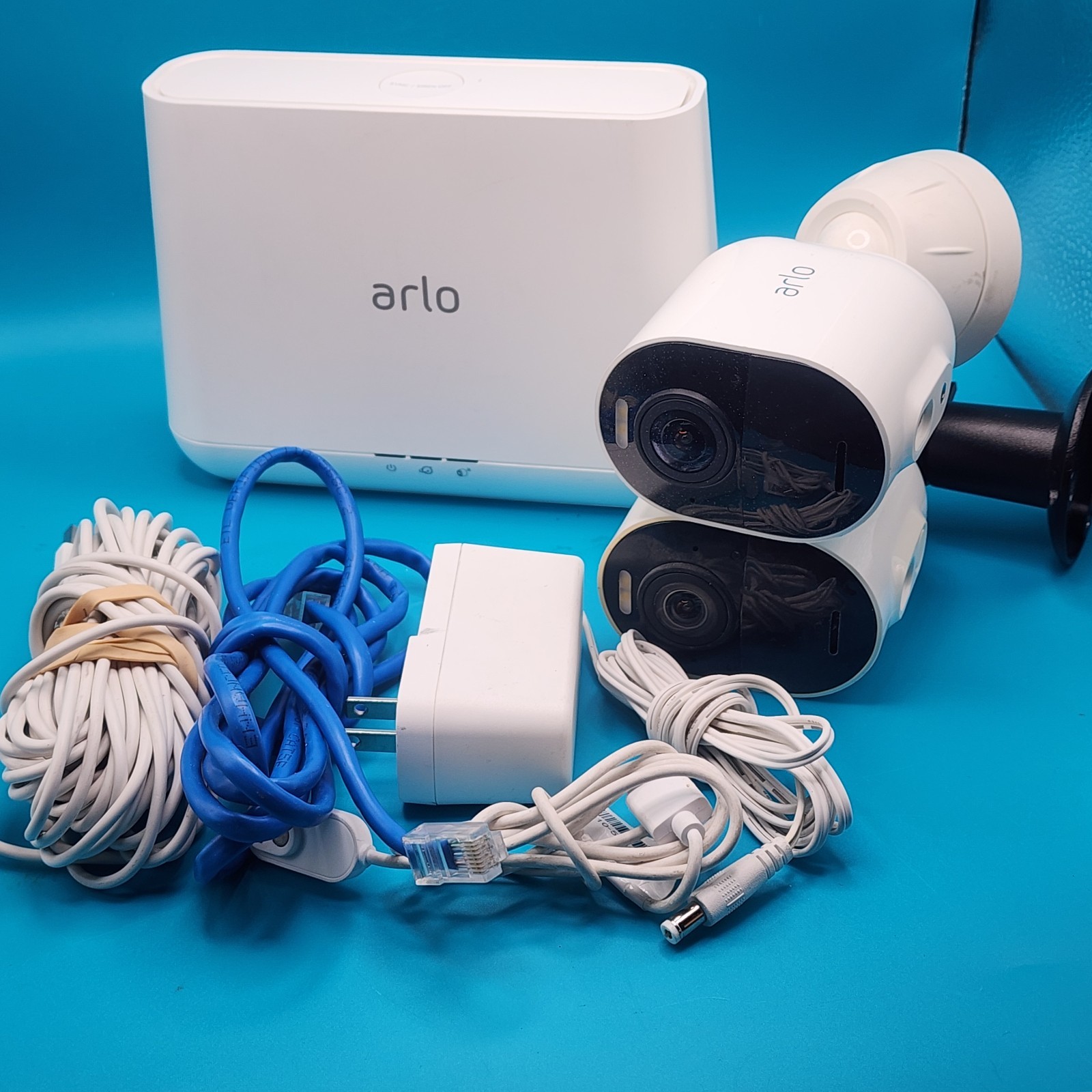 Arlo Pro Wire-Free HD Security Camera System – Bundle.