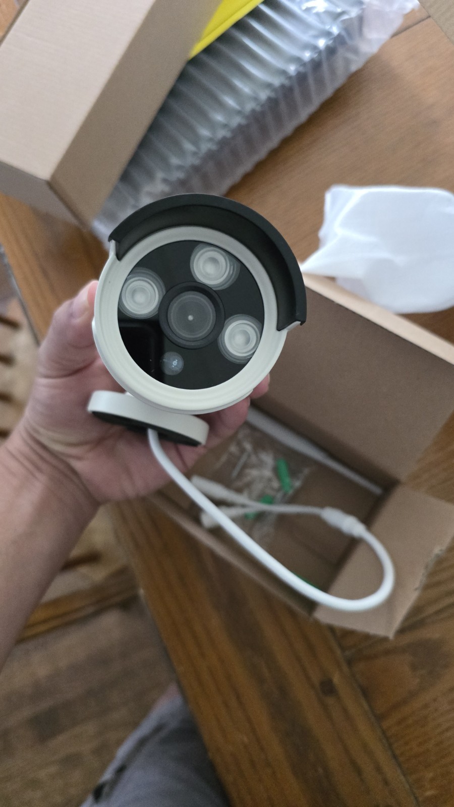 HD NVR KIT 4 CAMERA WIFI CAPABLE NEW / Open Box