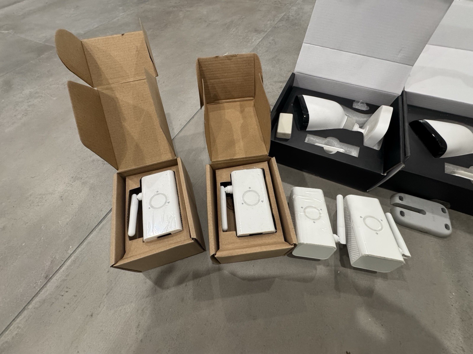 Vivint Outdoor Camera Pro Security System 4 Cameras Wi-Fi Night Vision Sensors