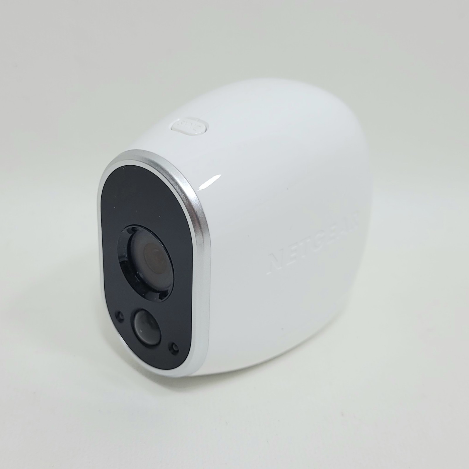 Netgear Arlo VMC3030 Add-On Camera with QuadPod New Batteries