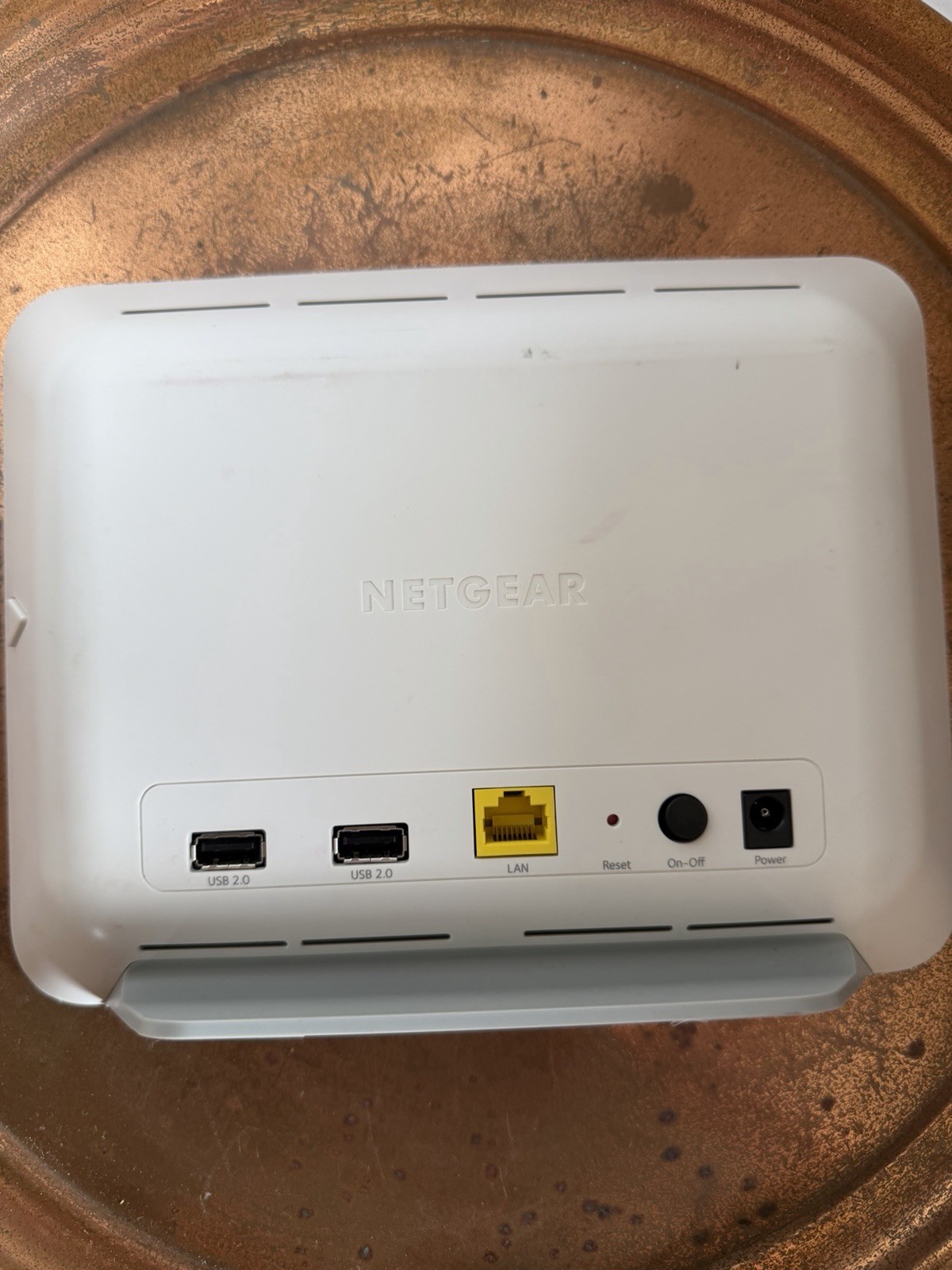 NETGEAR VMB3000 Base Station White LAN USB 2.0 Wall Plug-In for Arlo Camera