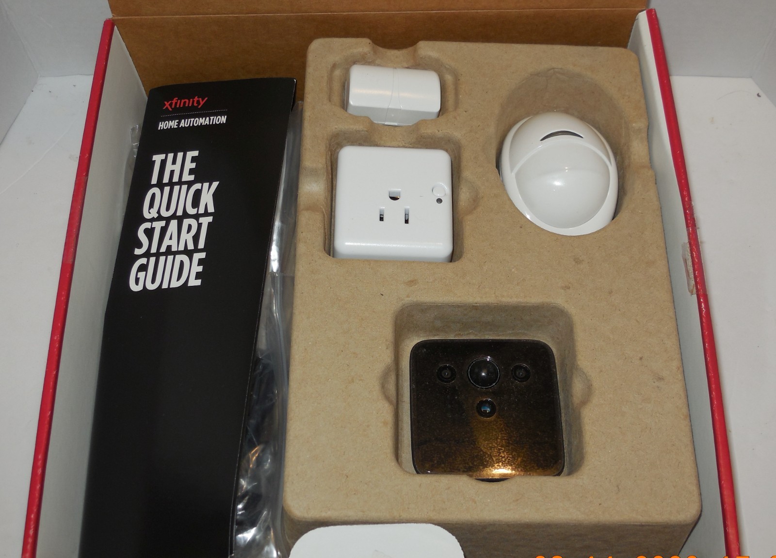 XFINITY HOME AUTOMATION BASE KIT + Indoor/outdoor CAMERA – REQUIRES SUBSCRIPTION