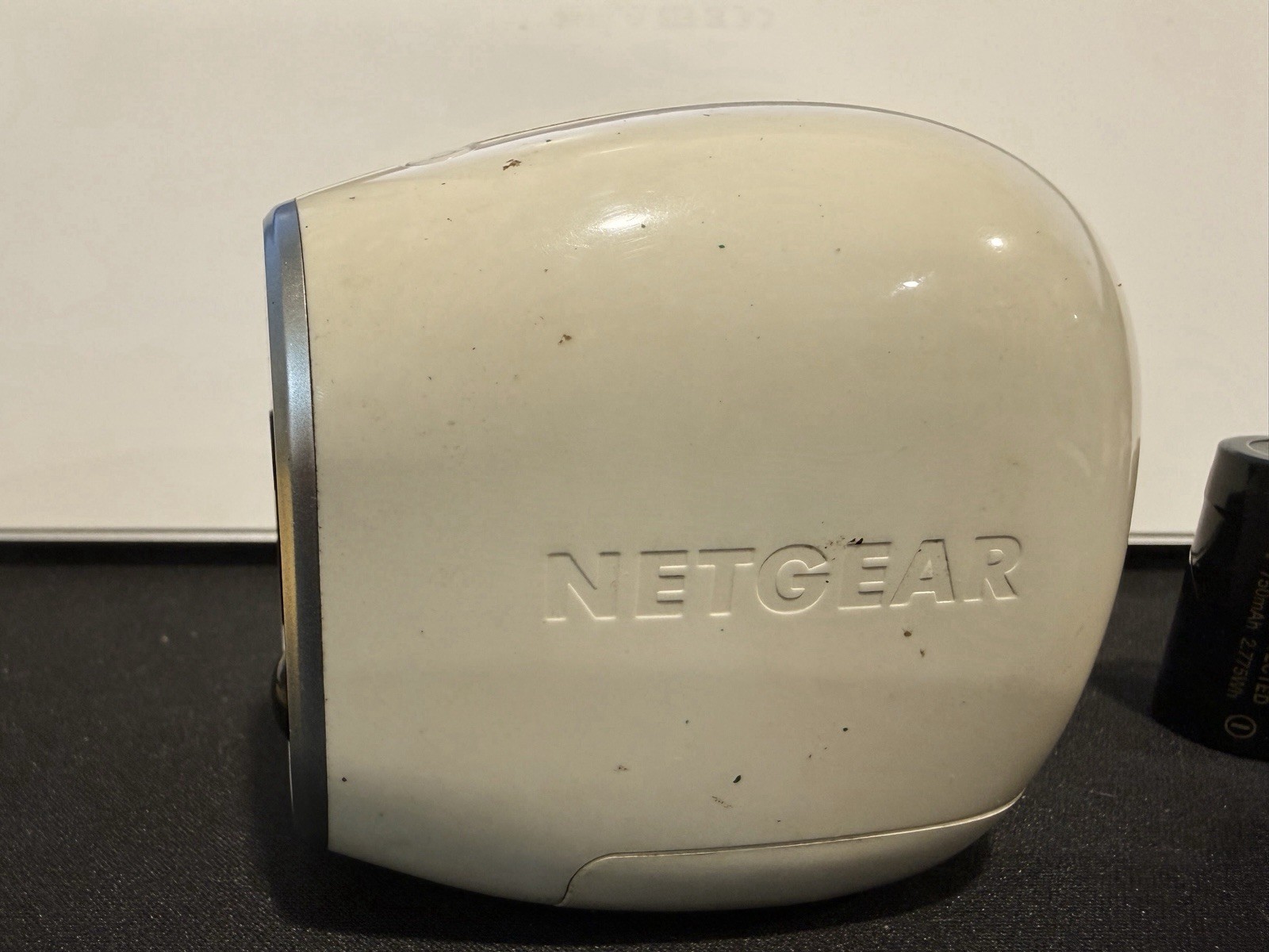 Netgear Arlo VMC3030 HD Wireless Add-On Security Camera + 4/ CR123A & Mount