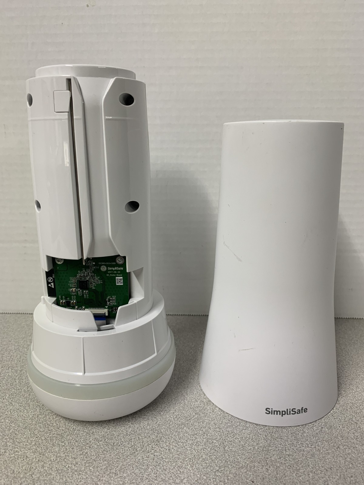 **Bundle-SimpliSafe Base Station , Wireless Keypad & Security Camera UNTESTED